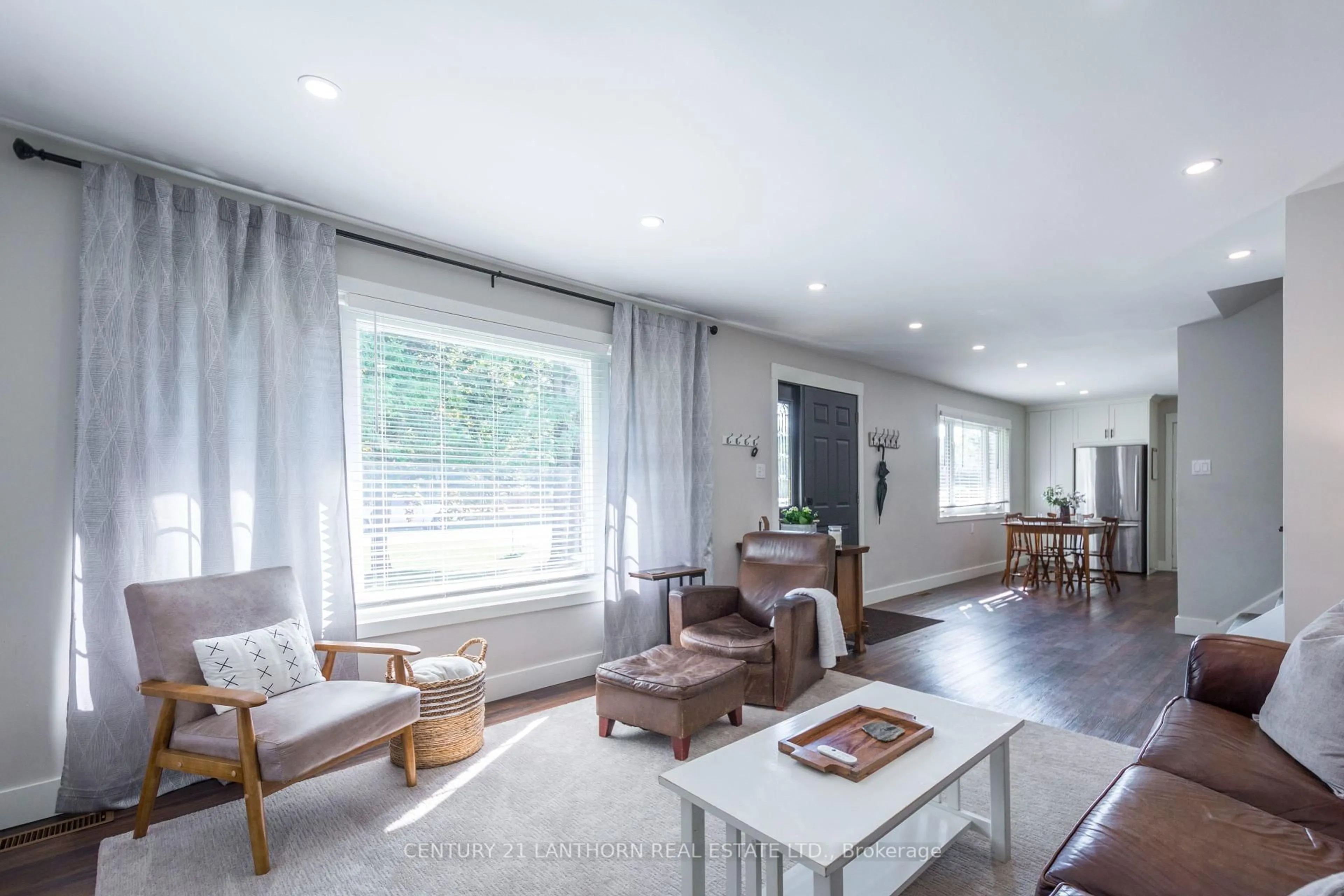 Living room with furniture, wood/laminate floor for 88 Byrne Ave, Ingleside Ontario K8V 5P4