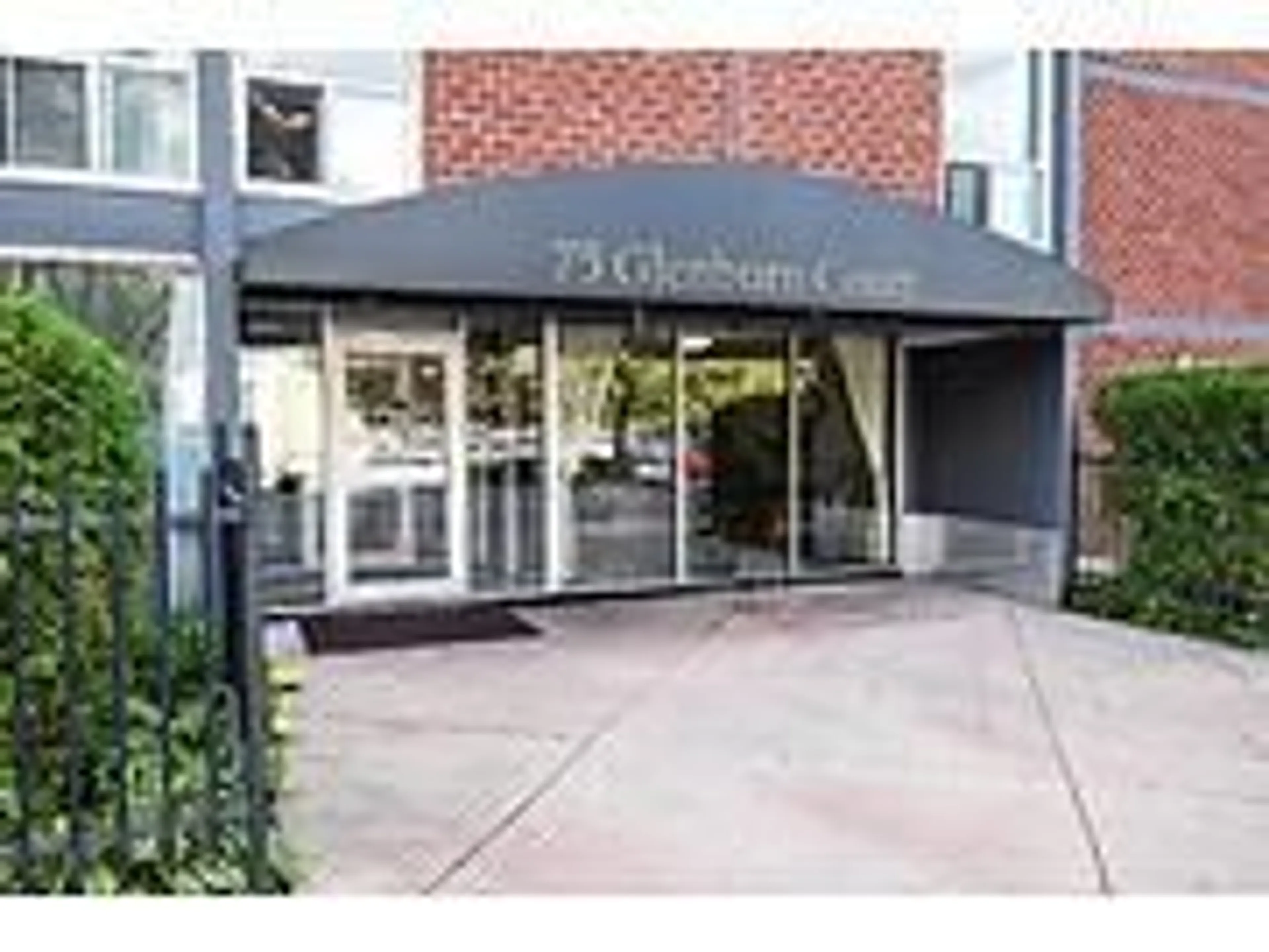 Indoor foyer for 75 Glenburn Crt #811, Hamilton Ontario L8E 1C7