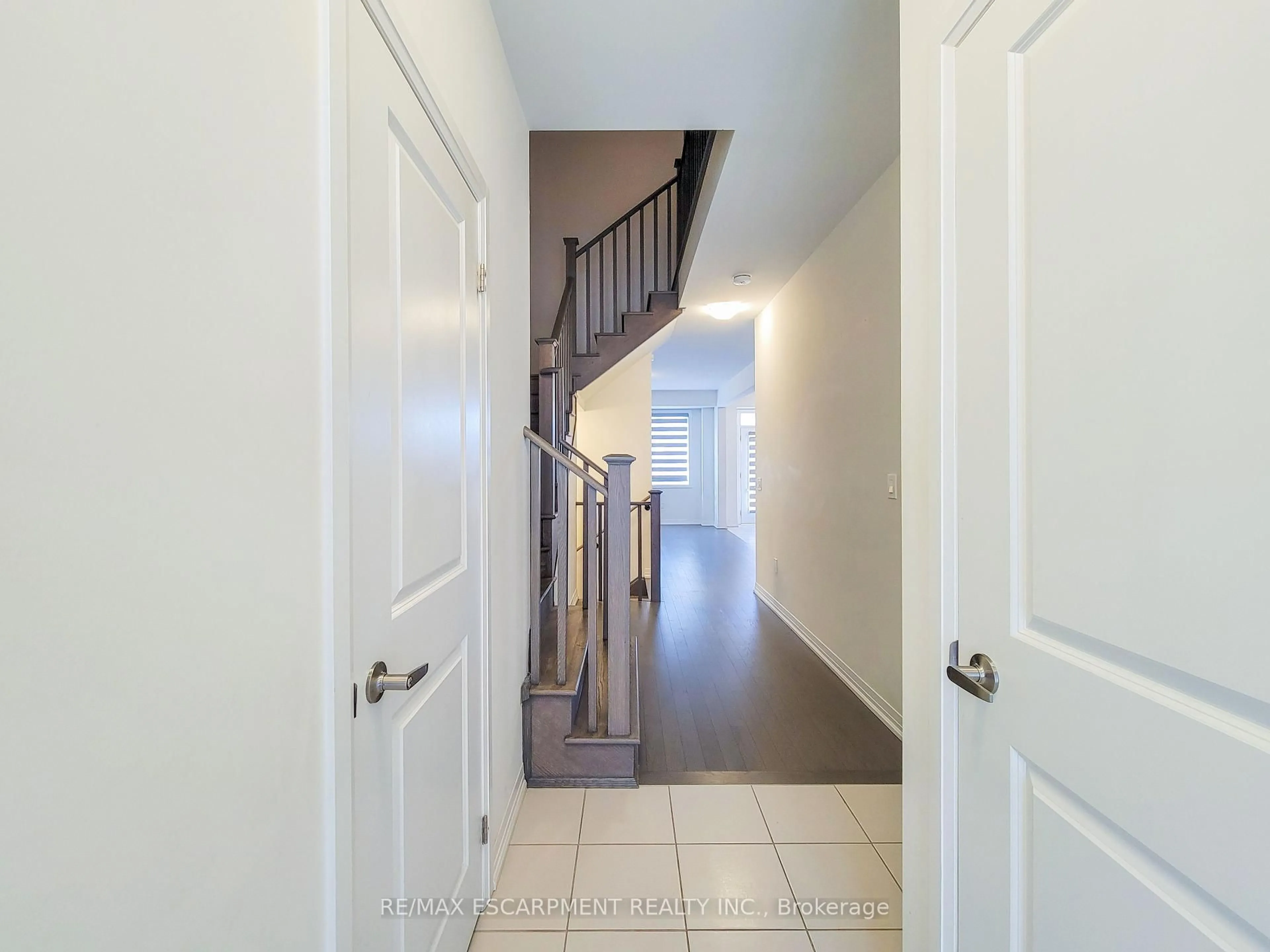 Indoor entryway for 10 Freedom Cres #4, Hamilton Ontario L0R 1W0