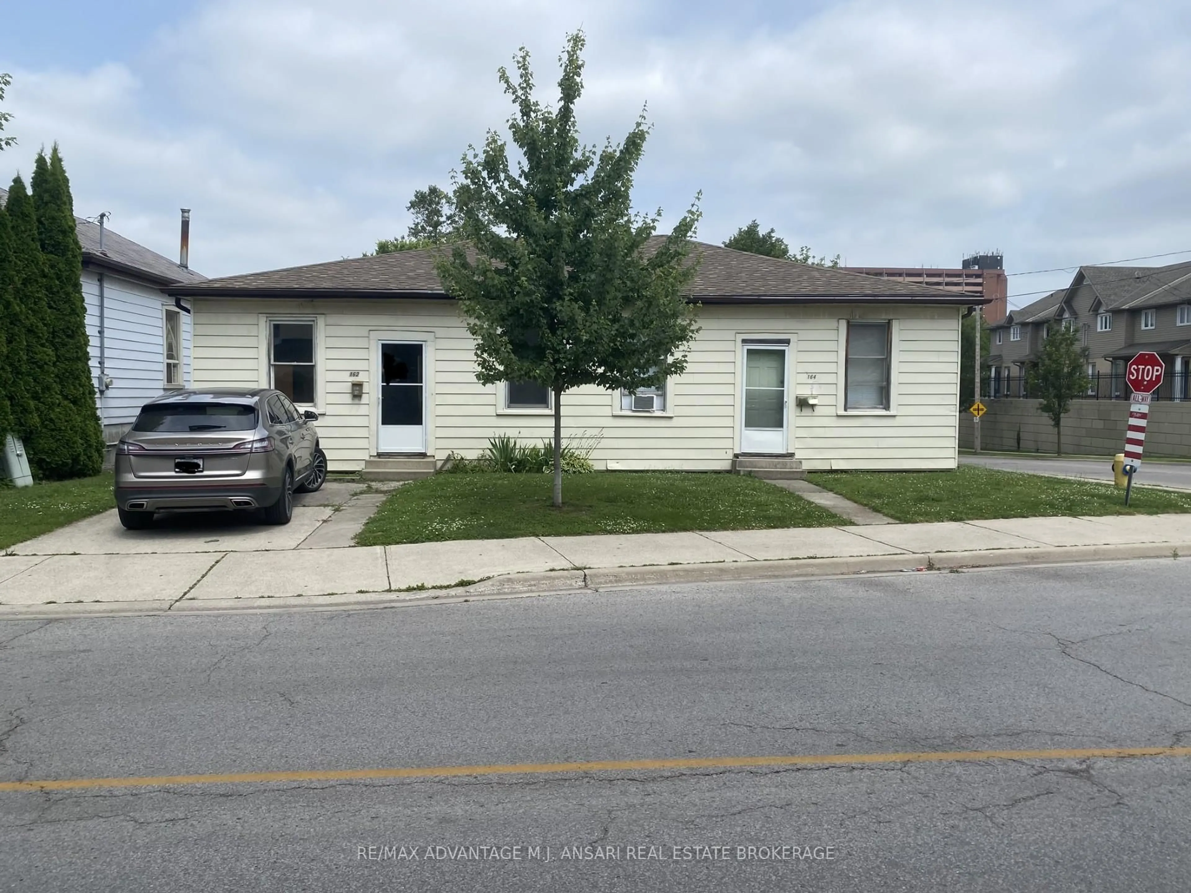 Unknown for 162-164 MILL St, London East Ontario N6A 1P6