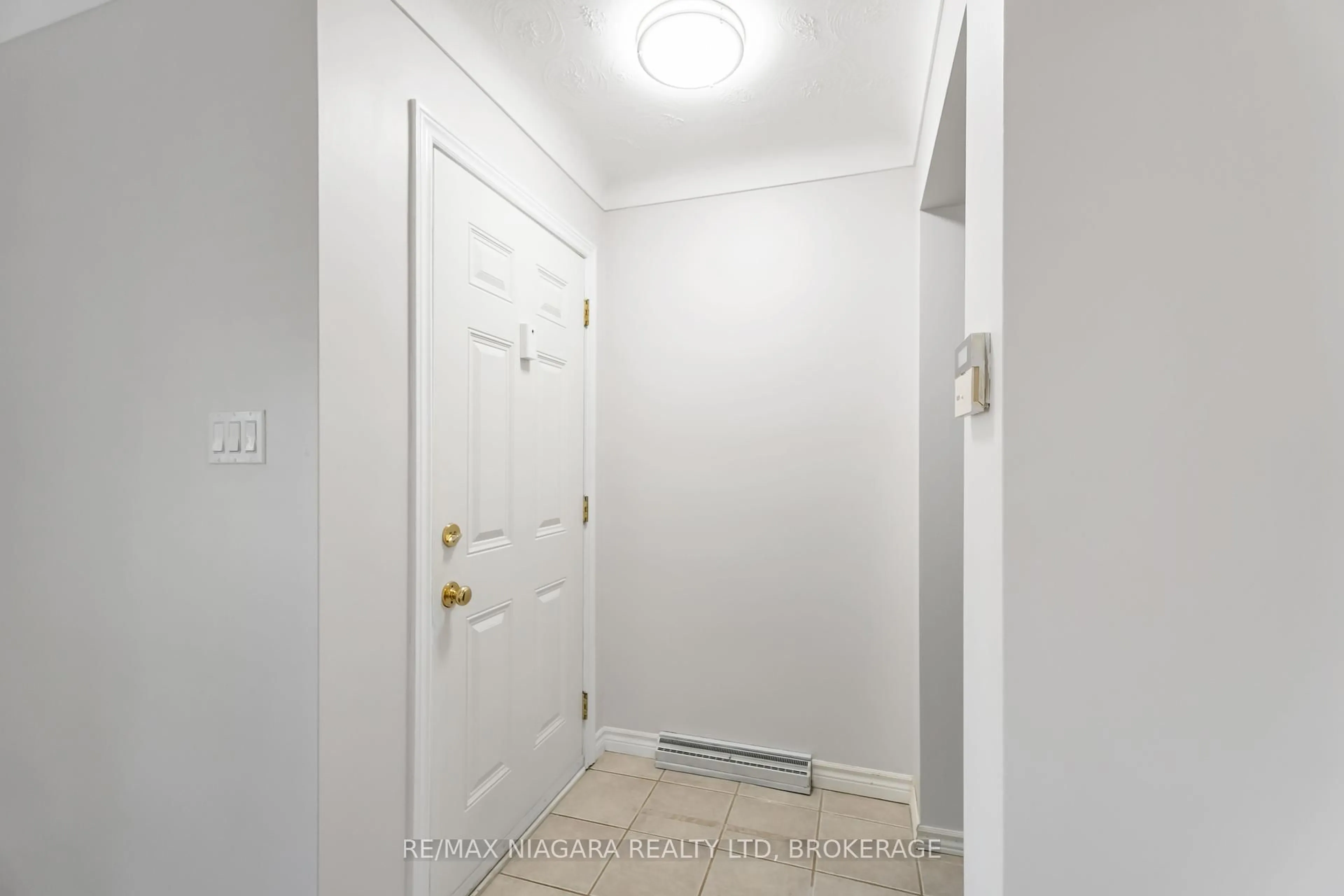 Indoor entryway for 80 Ted St, St. Catharines Ontario L2N 1E5