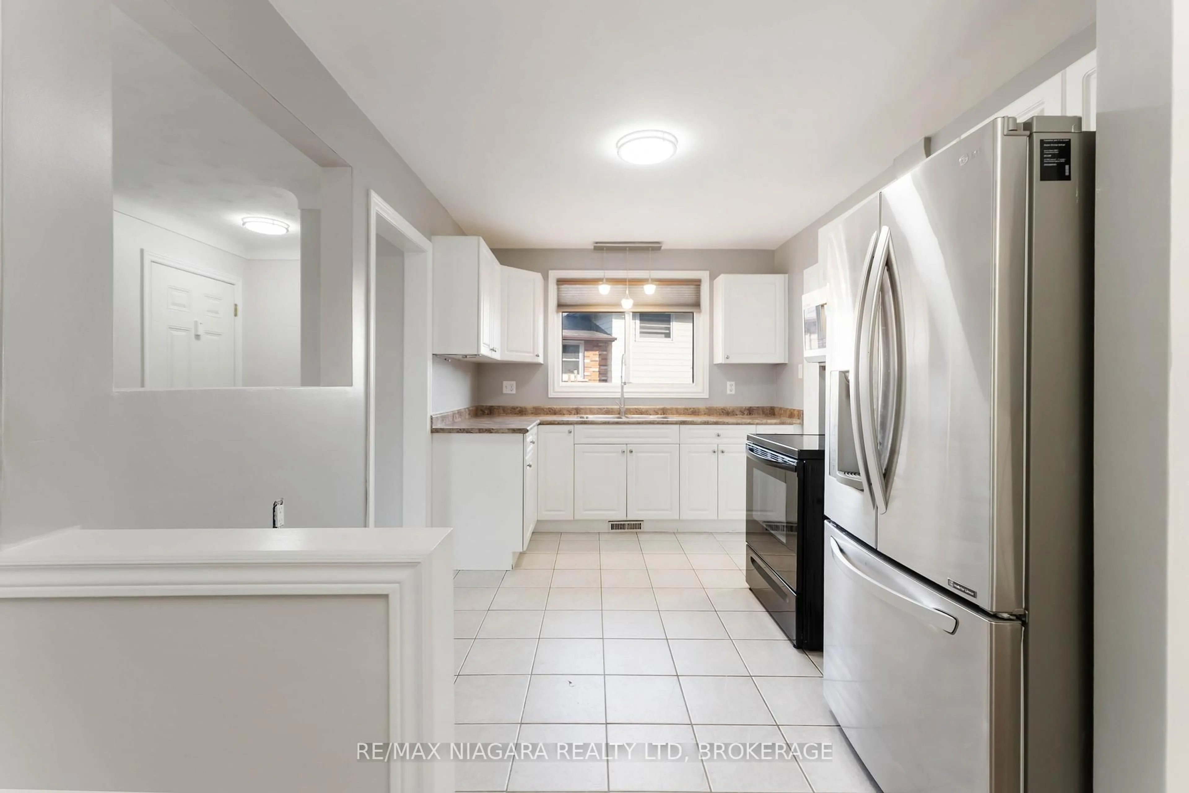 Standard kitchen, ceramic/tile floor for 80 Ted St, St. Catharines Ontario L2N 1E5