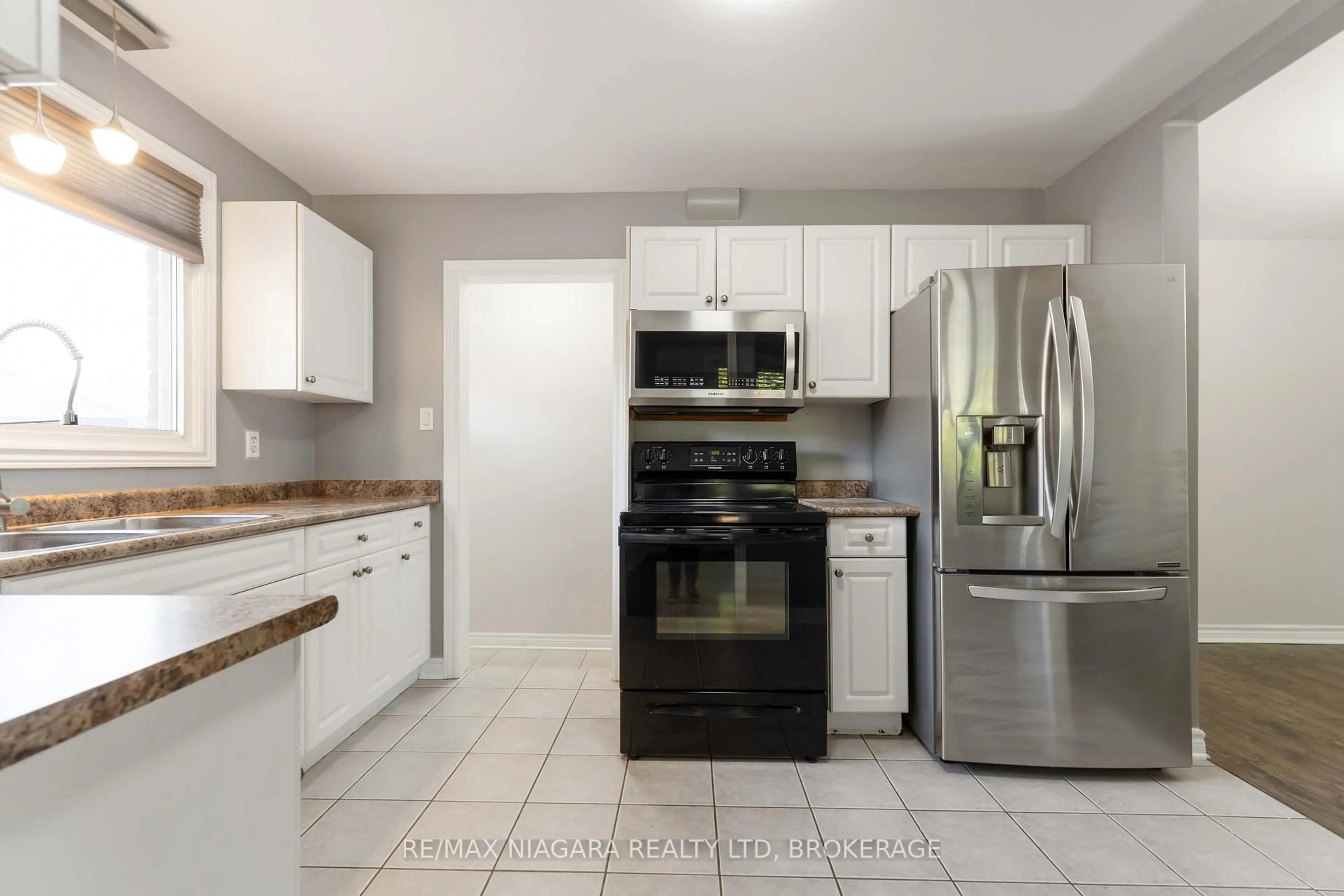 Standard kitchen, ceramic/tile floor for 80 Ted St, St. Catharines Ontario L2N 1E5