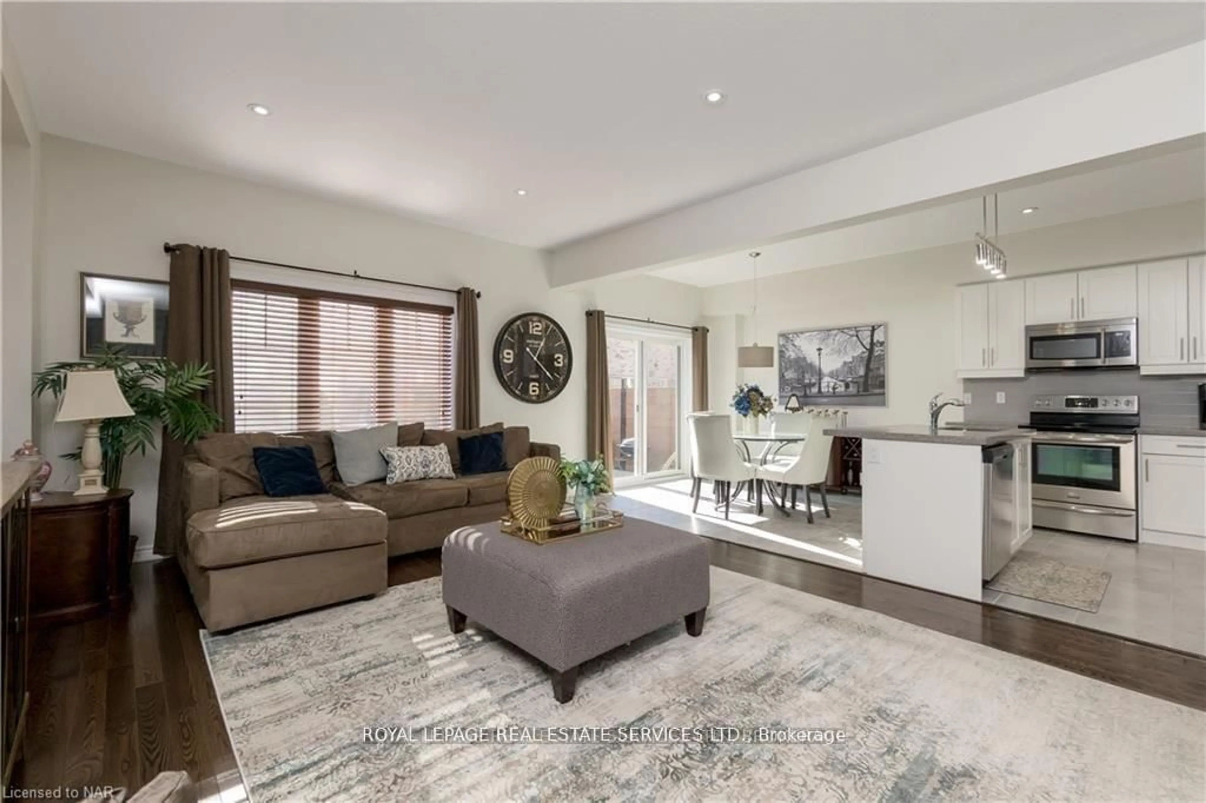 Living room with furniture, unknown for 124 Shoreview Pl, Hamilton Ontario L8E 0J4
