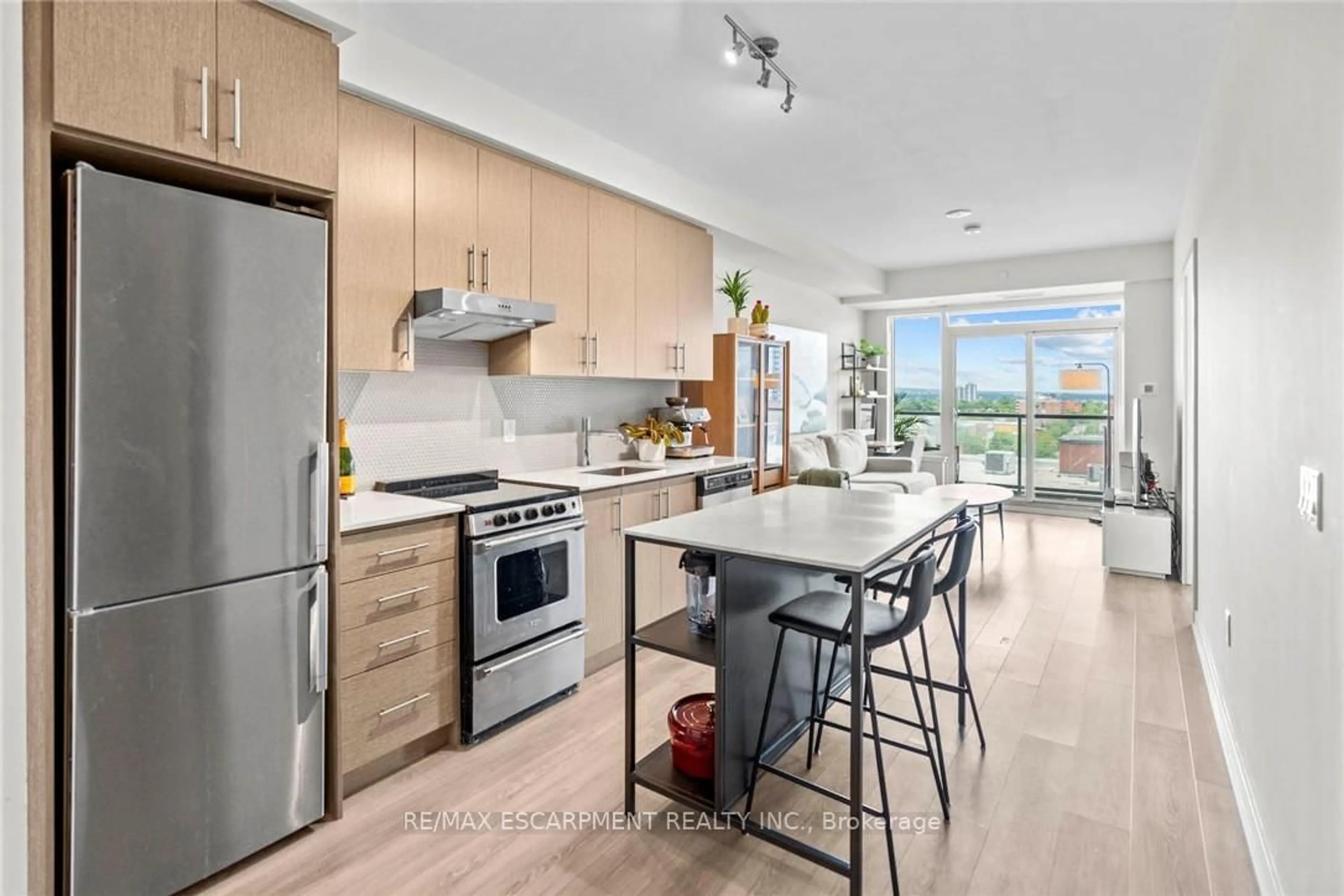 Open concept kitchen, unknown for 212 King William St #818, Hamilton Ontario L8N 1B5