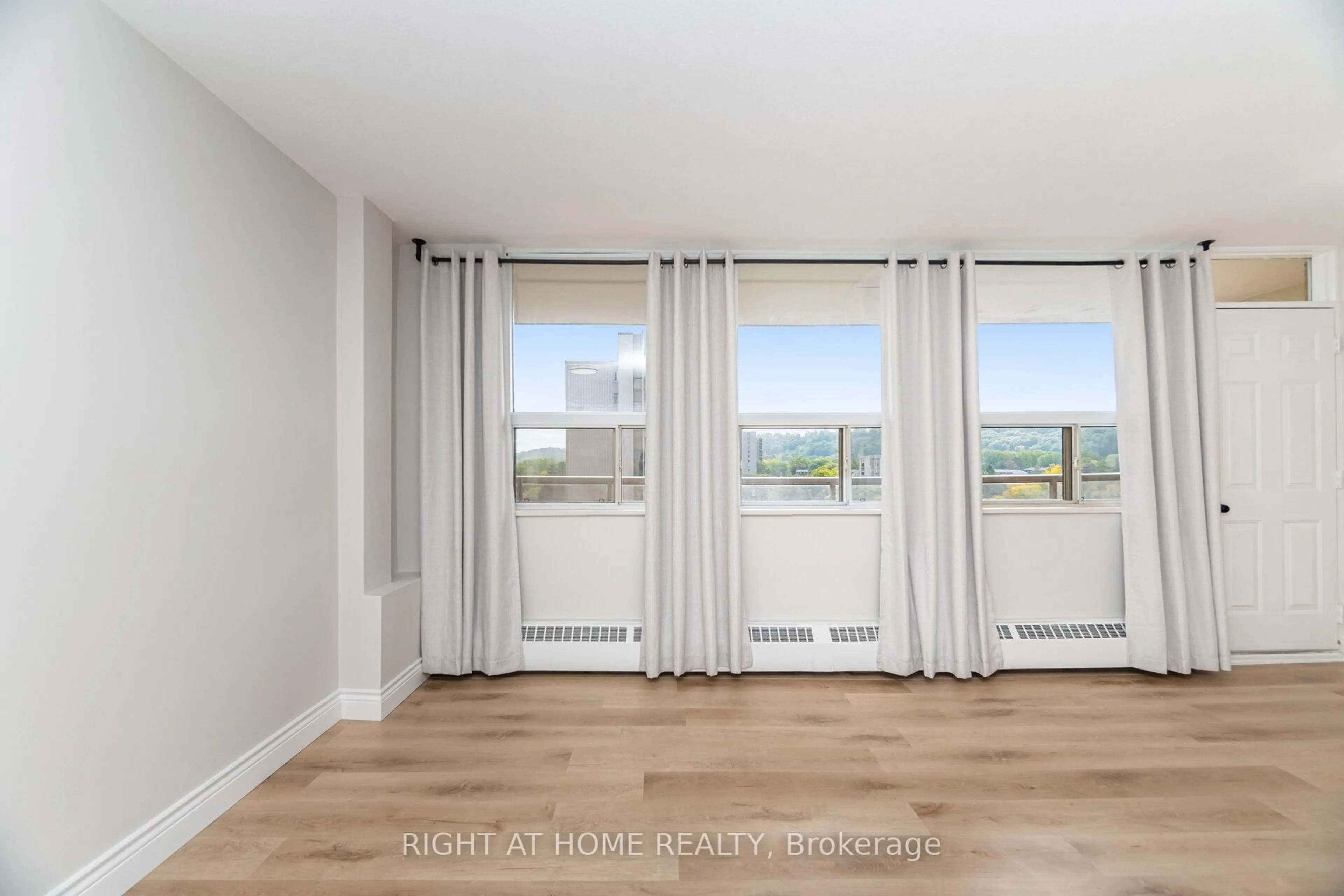 A pic of a room for 15 Nicklaus Dr #605, Hamilton Ontario L8K 5J5