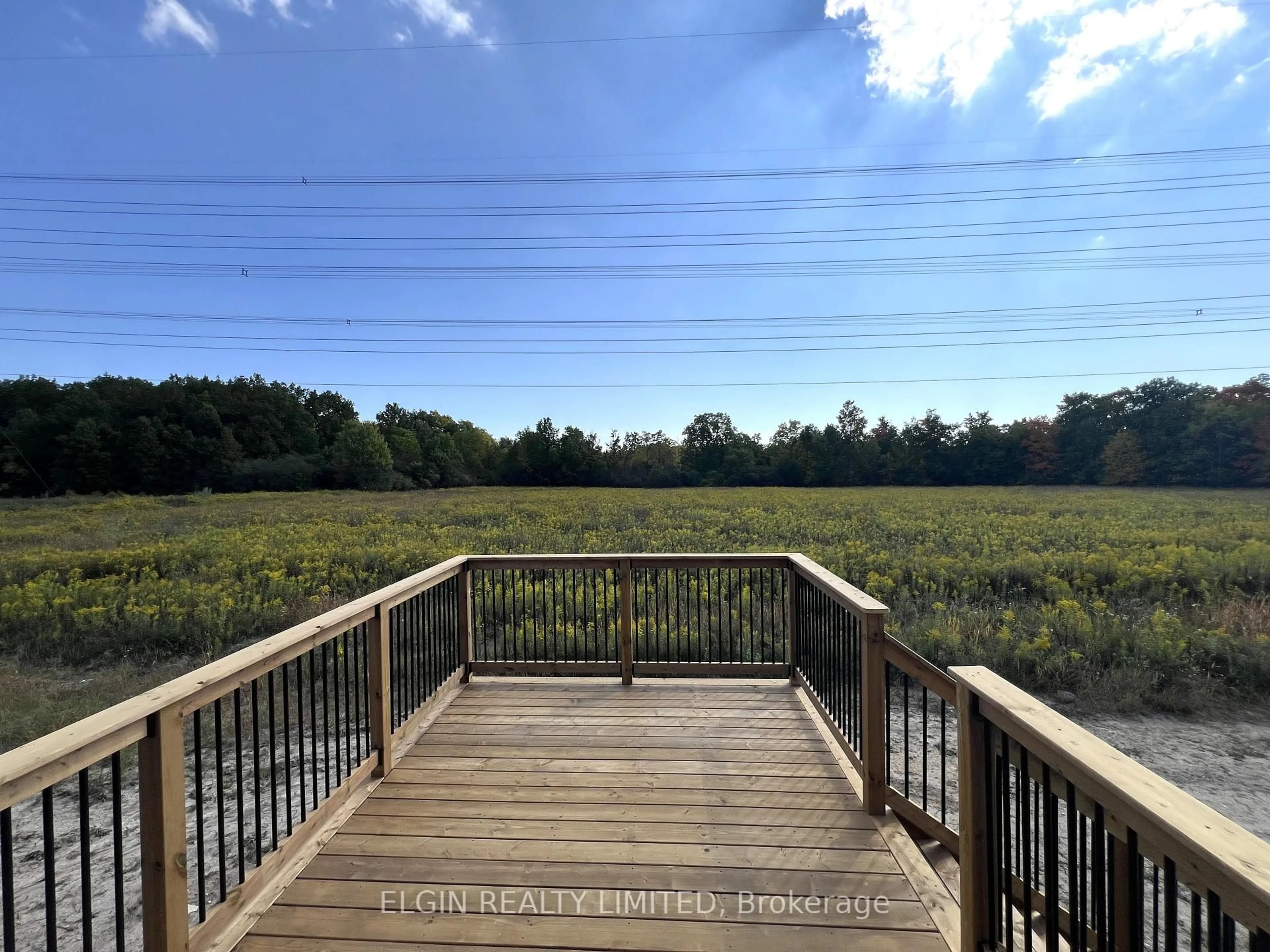 A pic from outside/outdoor area/front of a property/back of a property/a pic from drone, water/lake/river/ocean view for 10 Columbus Crt, Central Elgin Ontario N5P 0E5