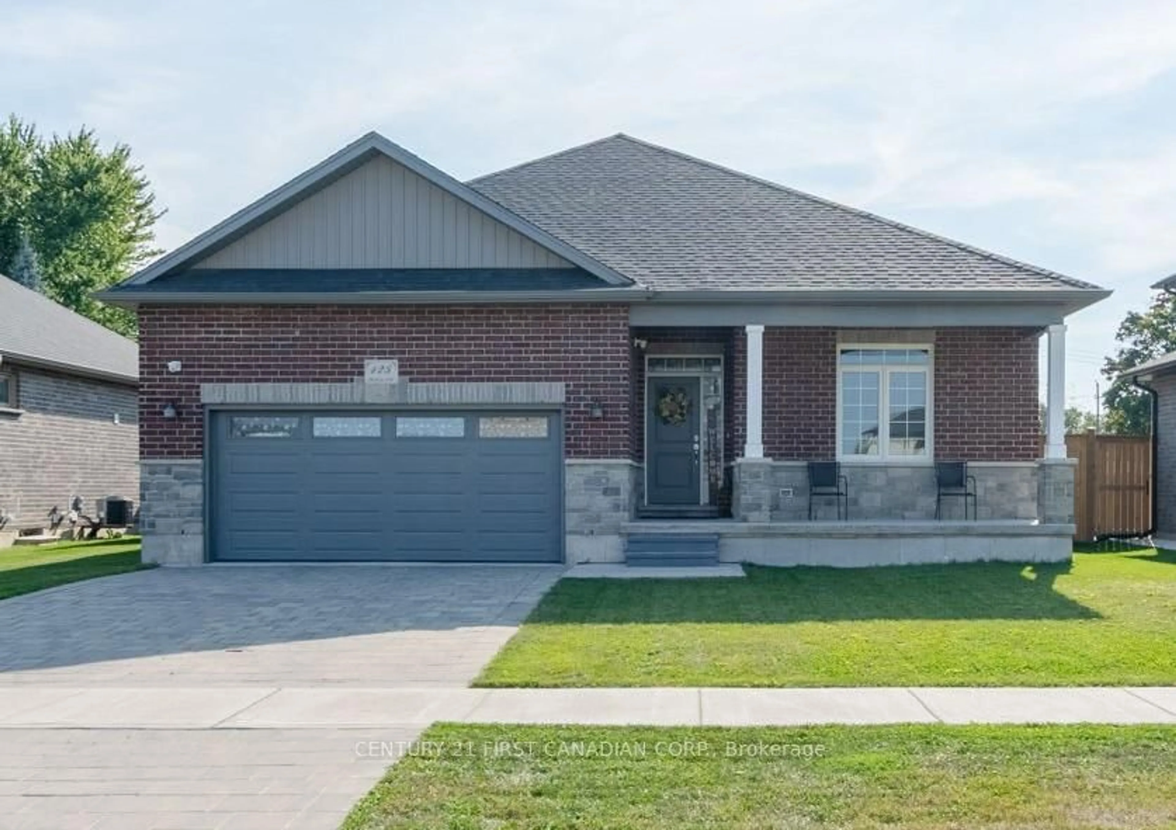 Home with brick exterior material, street for 125 SPENCER Ave, Lucan Biddulph Ontario N0M 2J0