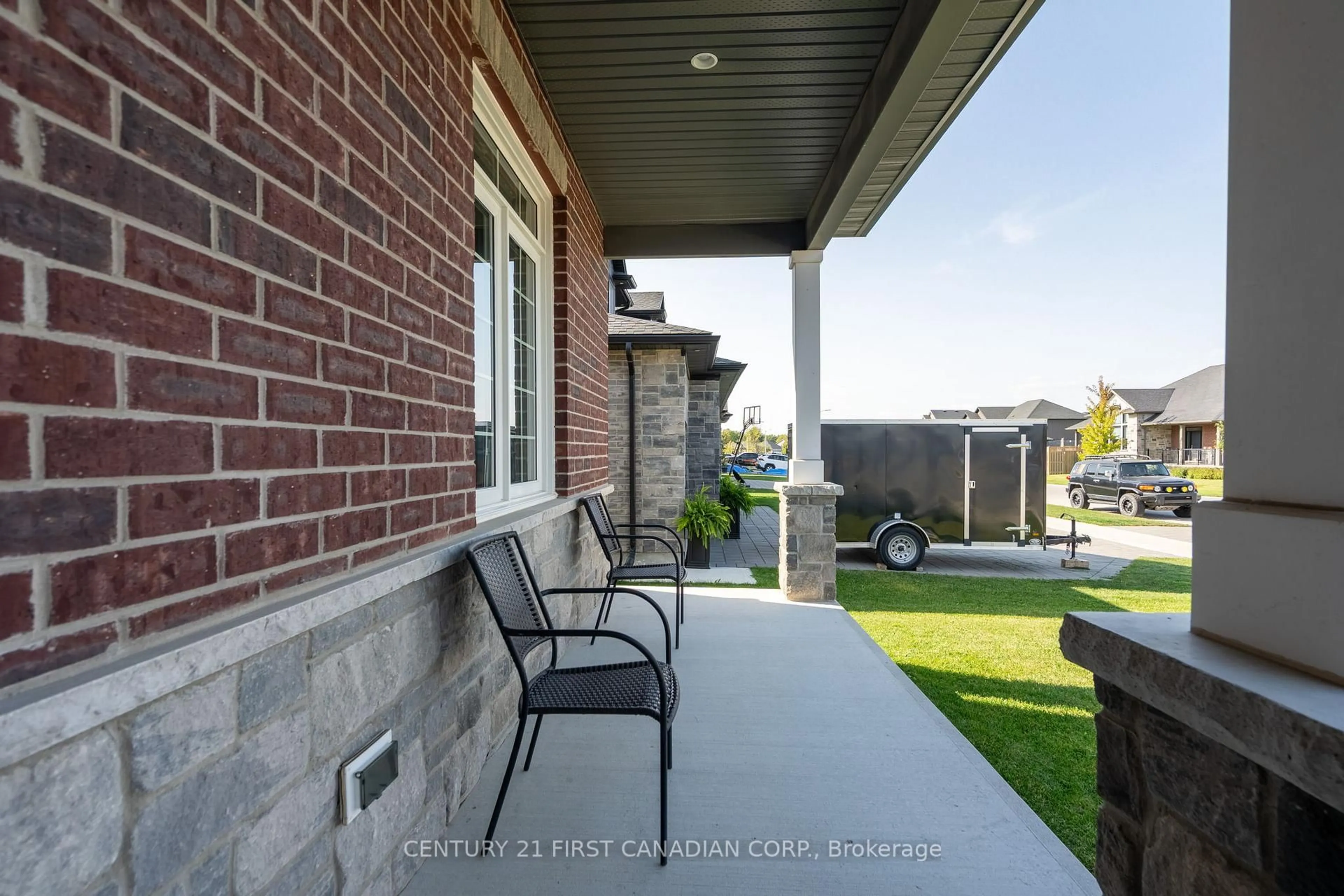 Patio, street for 125 SPENCER Ave, Lucan Biddulph Ontario N0M 2J0