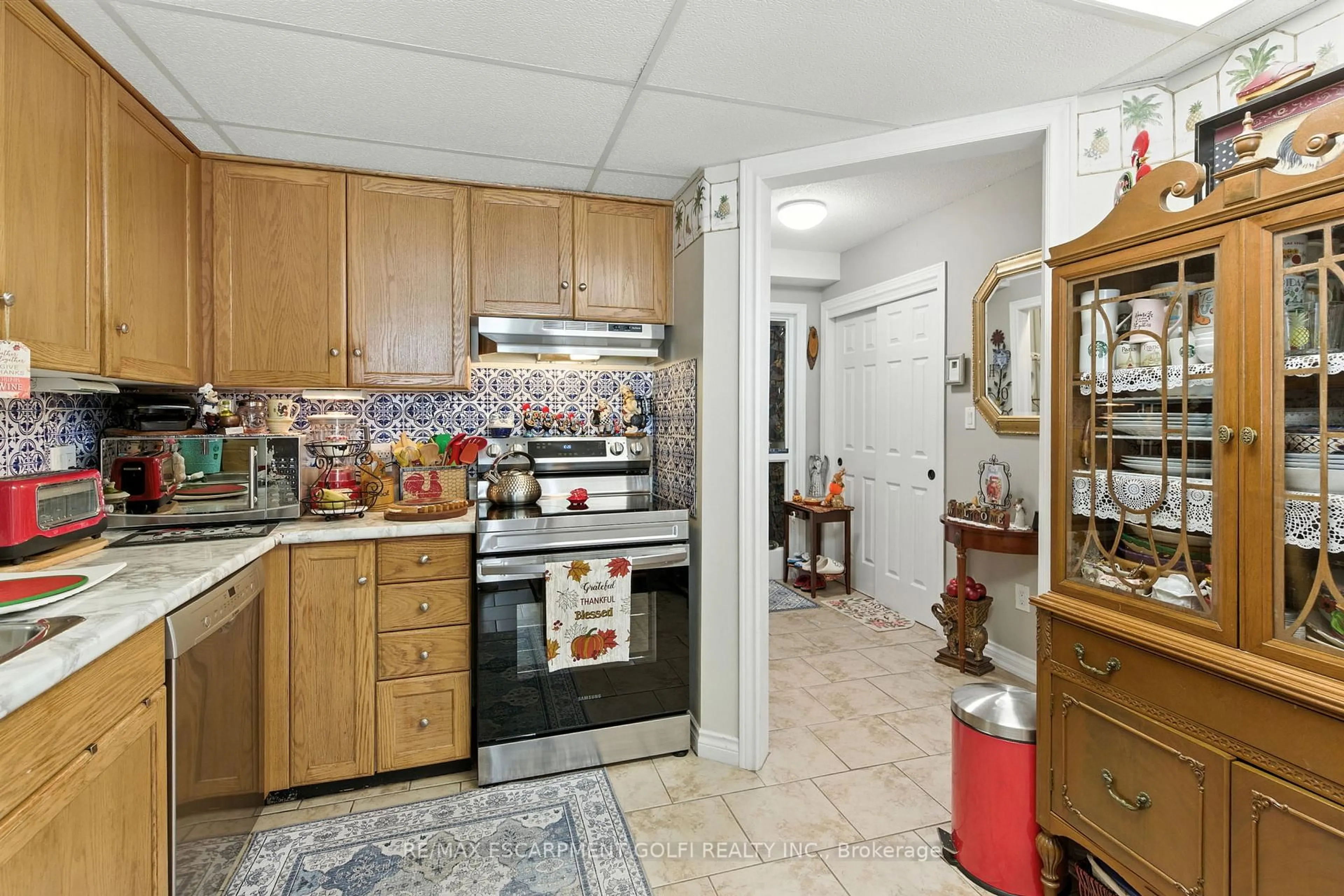 Standard kitchen, ceramic/tile floor for 6381 Dunn St #104, Niagara Falls Ontario L2G 2P6