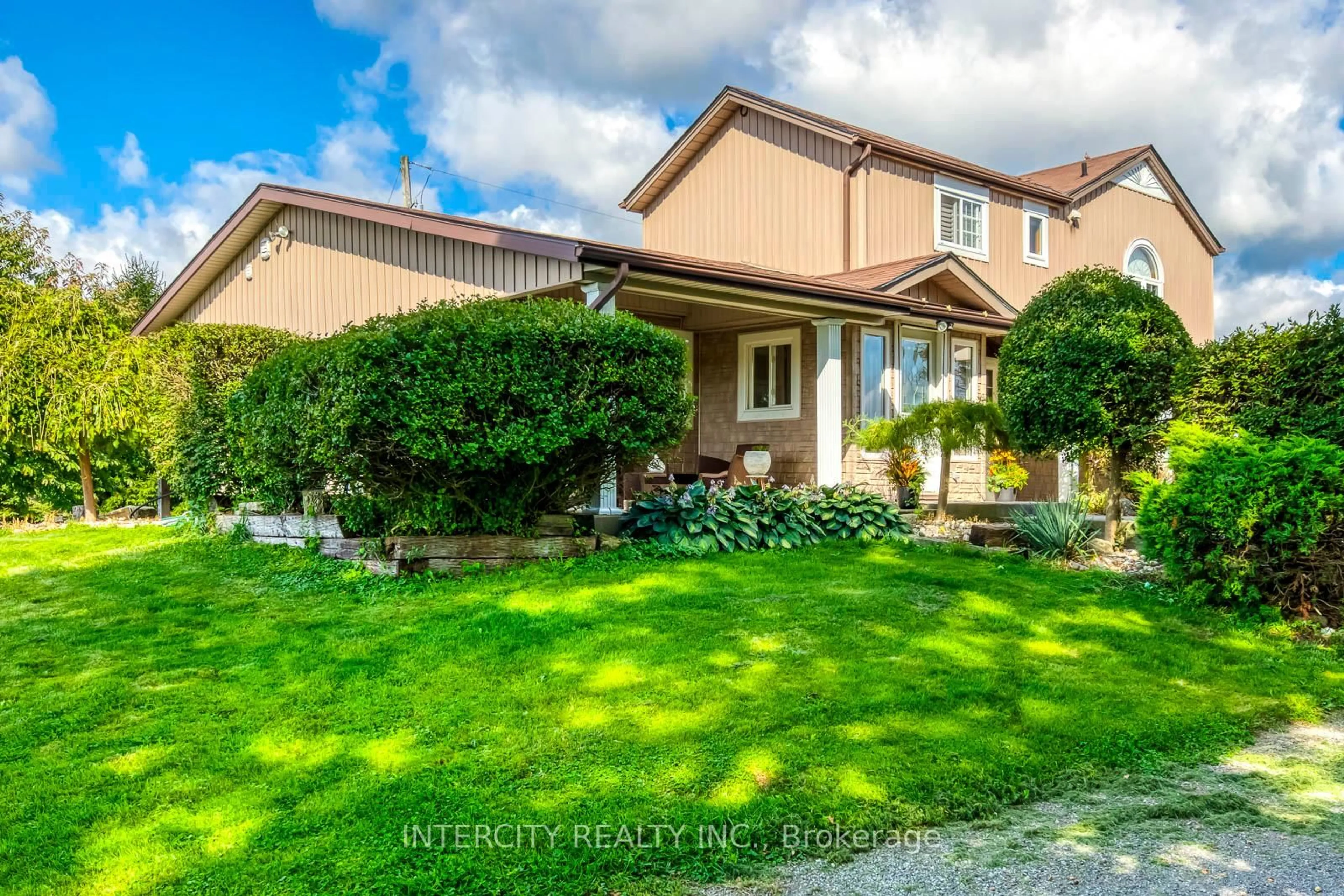 A pic from outside/outdoor area/front of a property/back of a property/a pic from drone, street for 2764 Governors Rd, Hamilton Ontario L0R 1T0