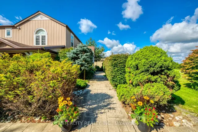 2764 Governors Rd, Hamilton 4