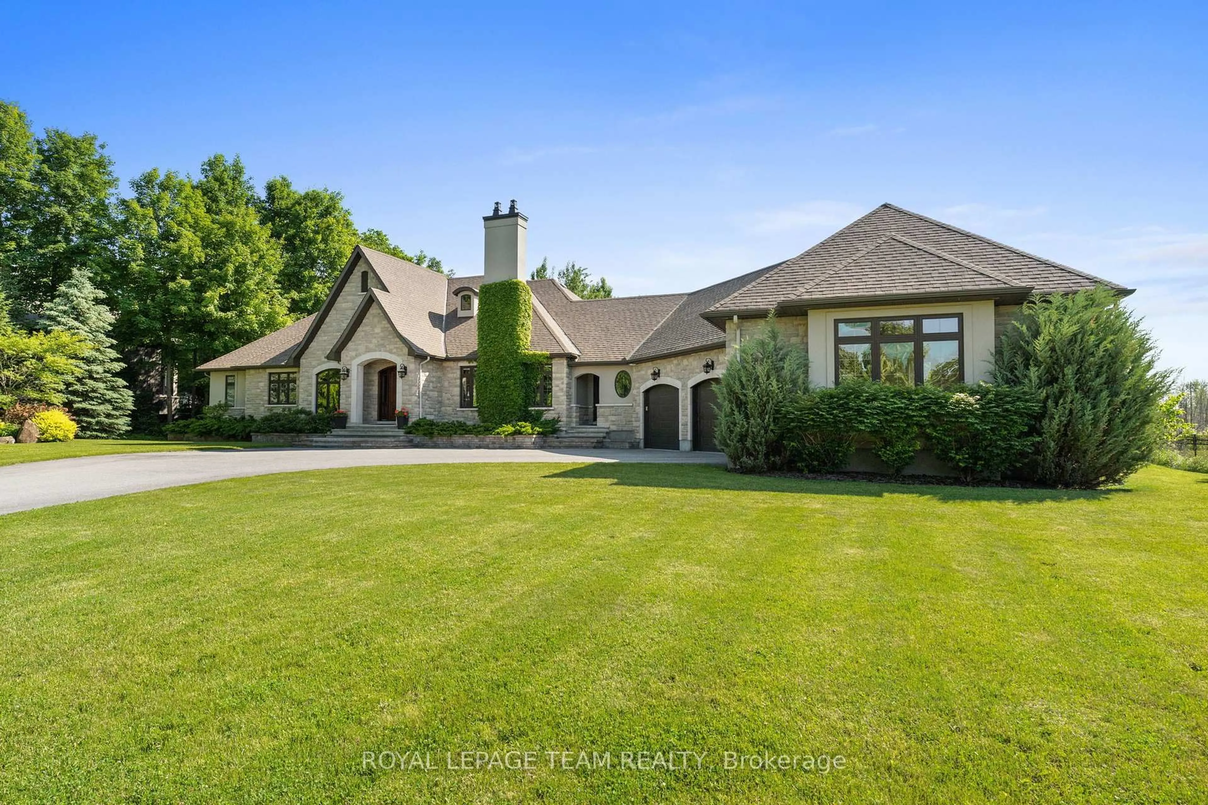 A pic from outside/outdoor area/front of a property/back of a property/a pic from drone, unknown for 1140 Meadowshire Way, Ottawa Ontario K4M 0A4