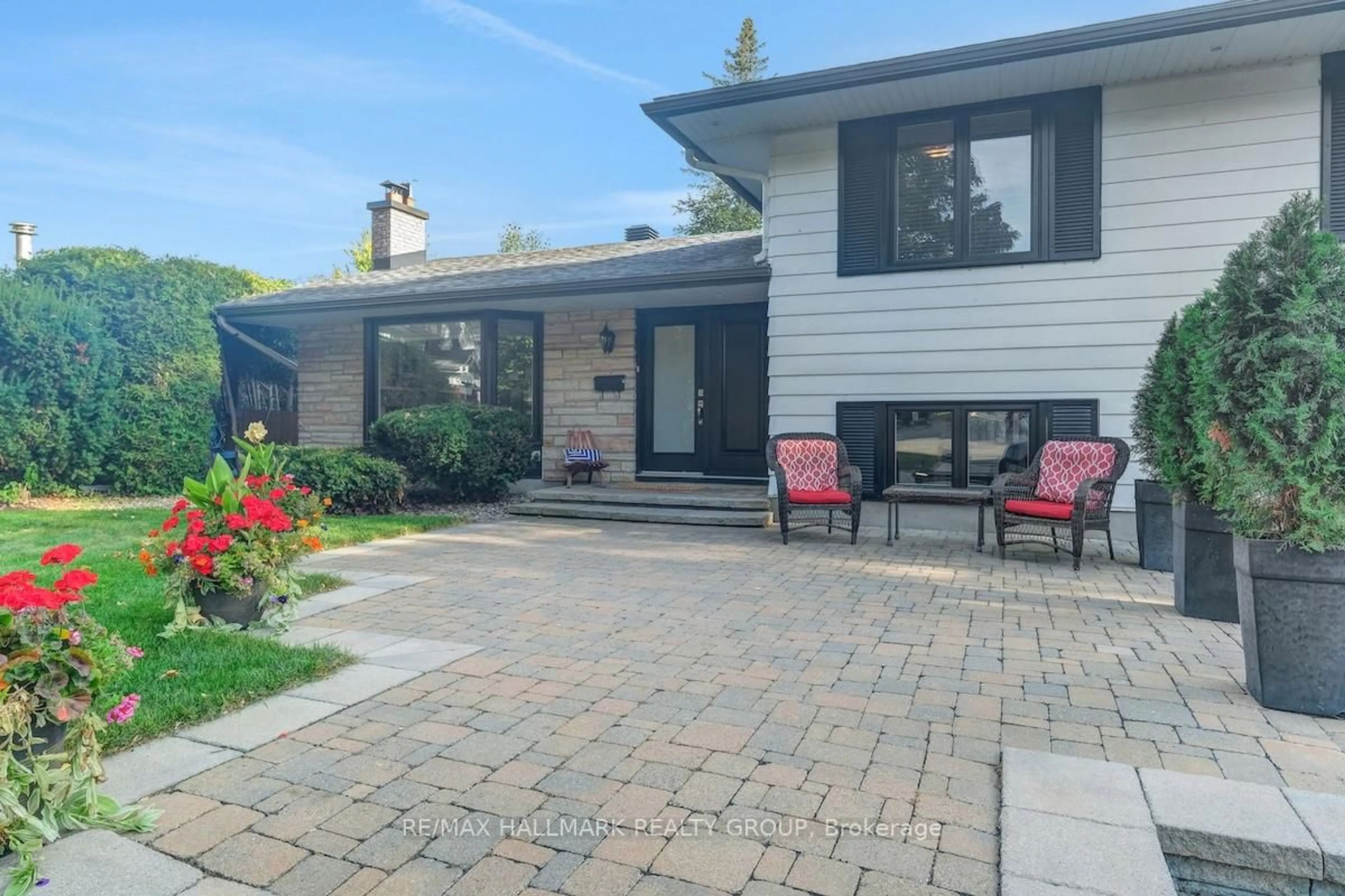 Home with brick exterior material, street for 599 Duff Cres, Ottawa Ontario K1J 7C6