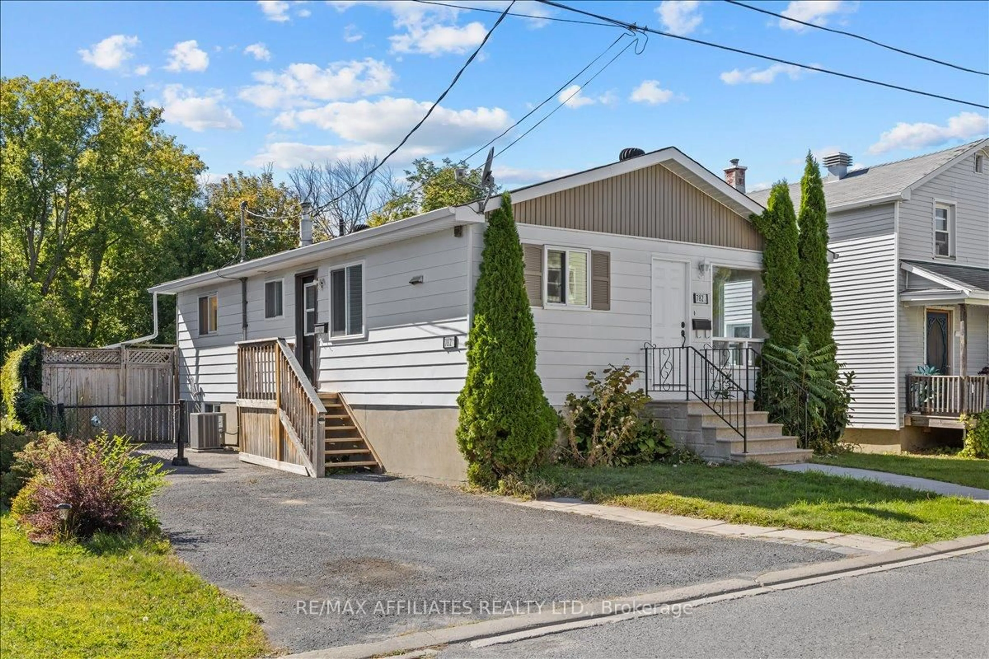 Home with vinyl exterior material, street for 782 Powers St, Clarence-Rockland Ontario K4K 1L5