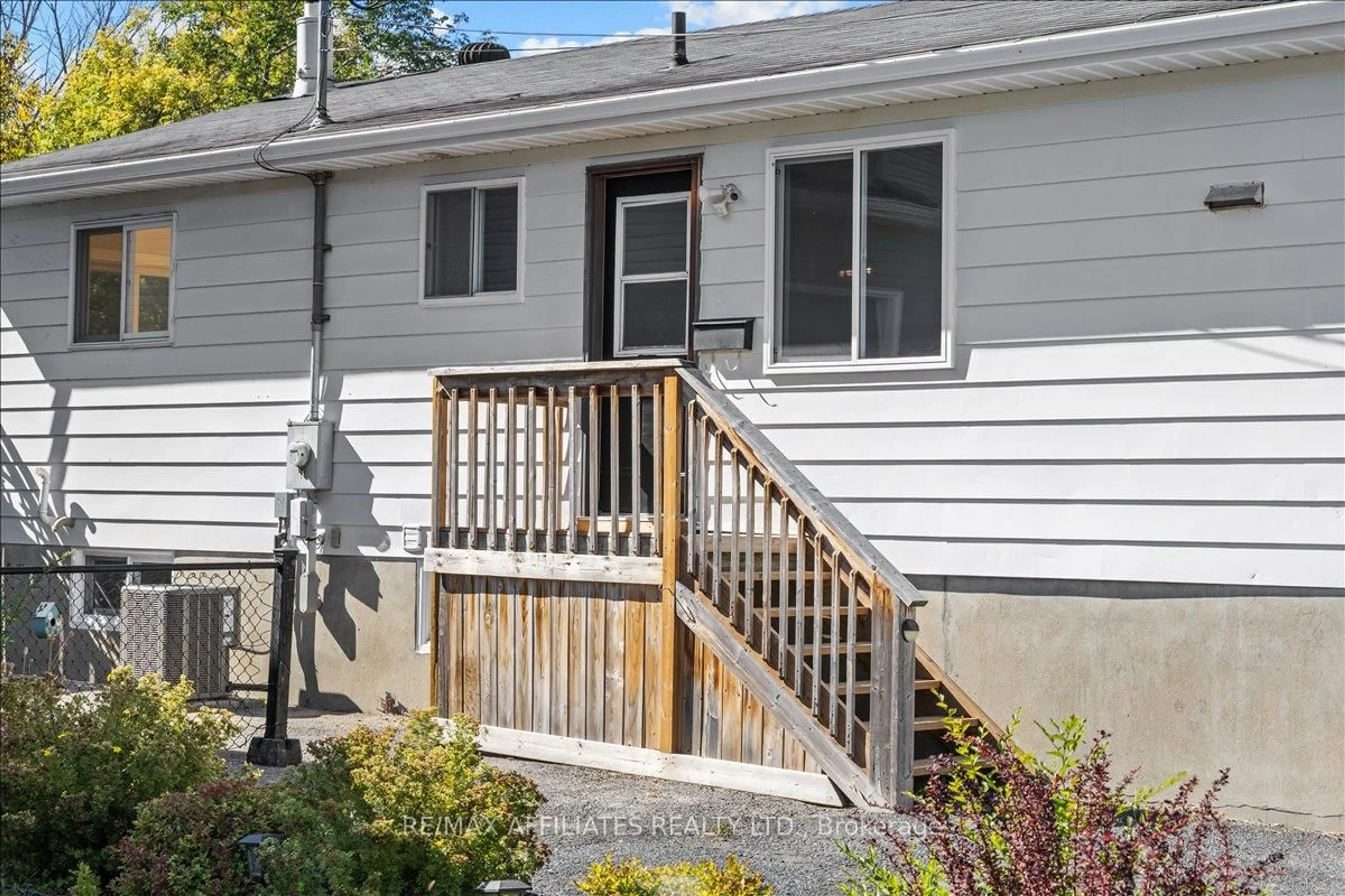 Home with vinyl exterior material, street for 782 Powers St, Clarence-Rockland Ontario K4K 1L5