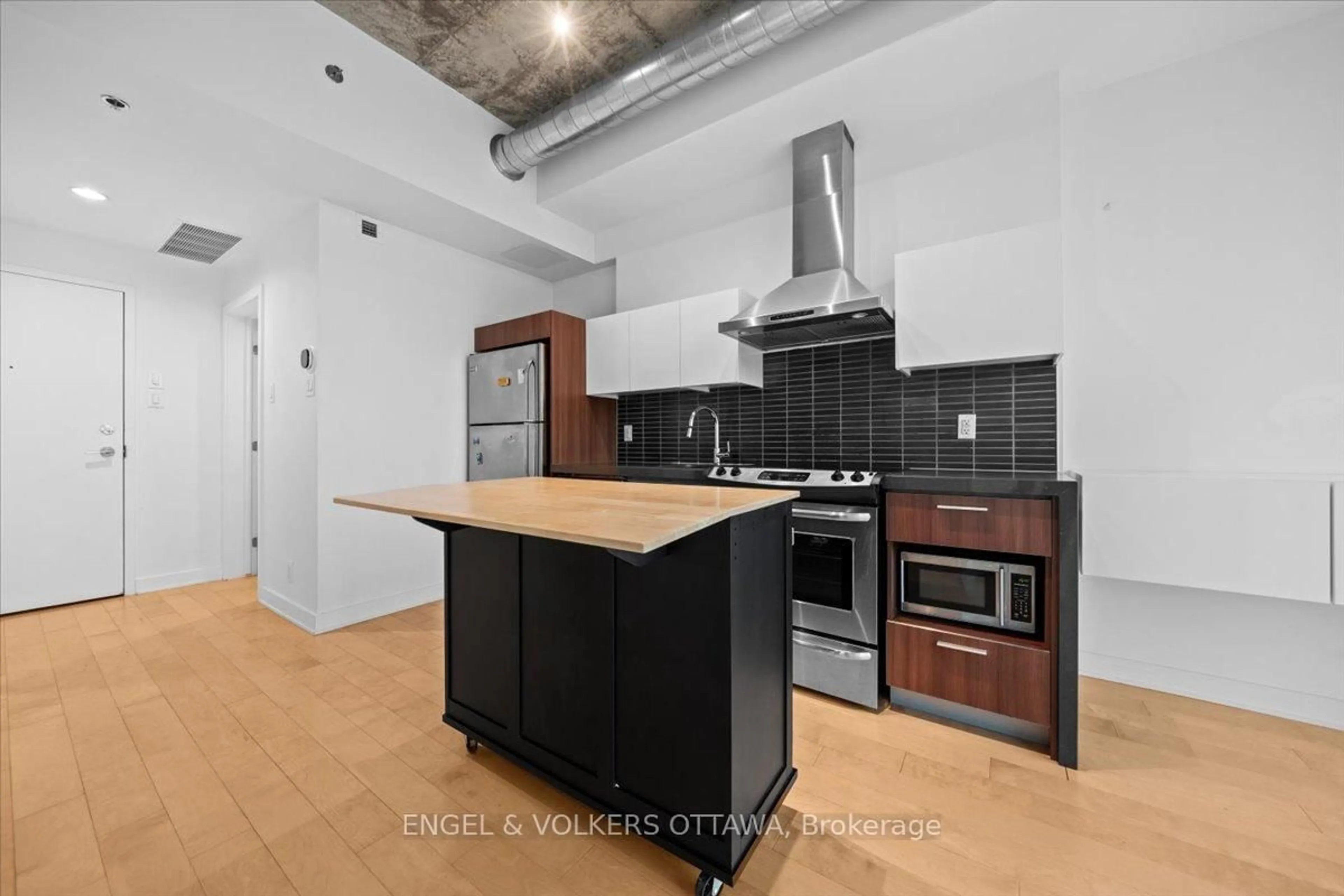 Standard kitchen, unknown for 340 McLeod St #940, Ottawa Ontario K2P 1A4