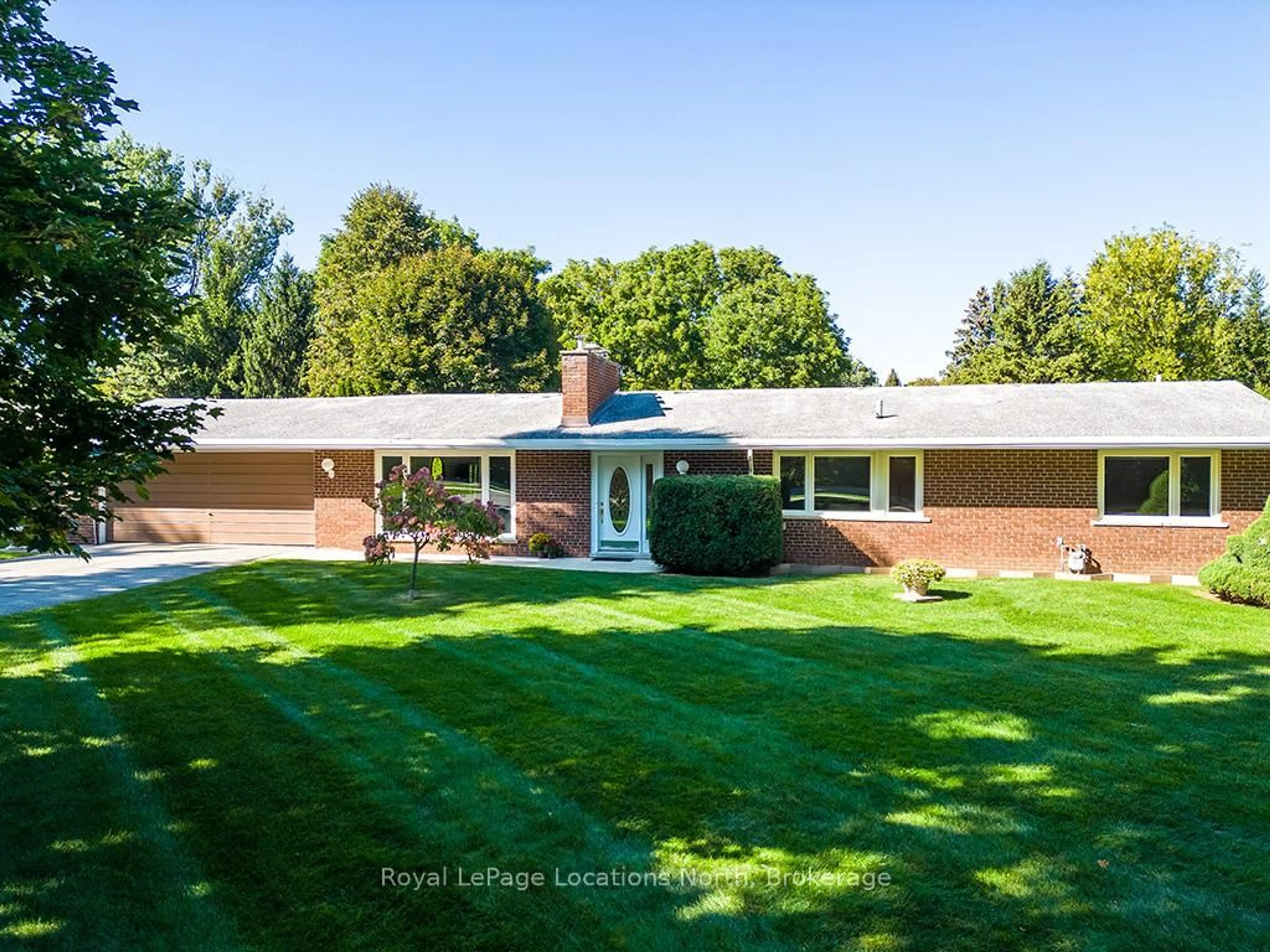 Home with brick exterior material, water/lake/river/ocean view for 141 Hillcrest Dr, Blue Mountains Ontario N0H 1J0