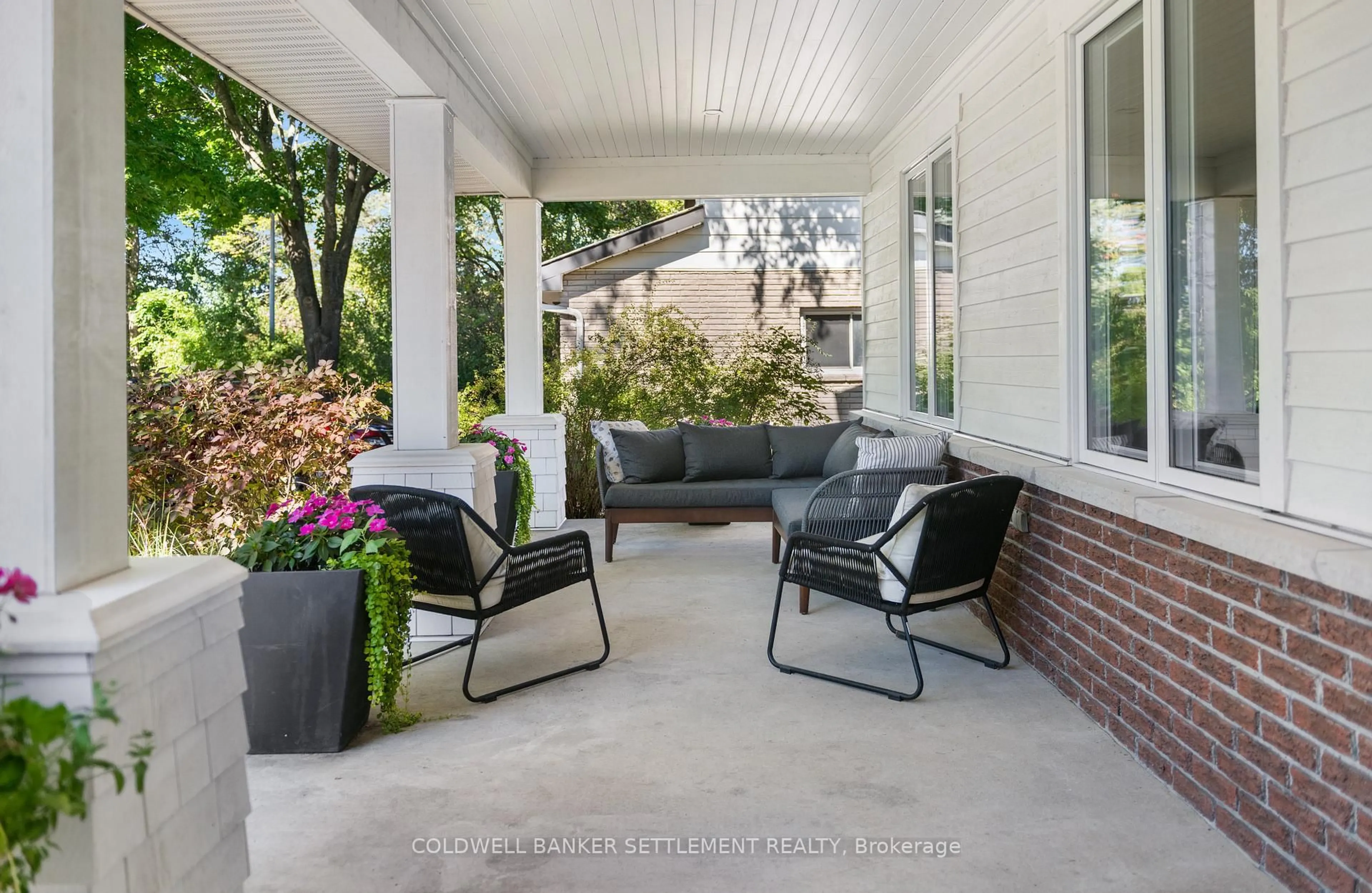 Patio, street for 11 Scott Cres, Perth Ontario K7H 3J4