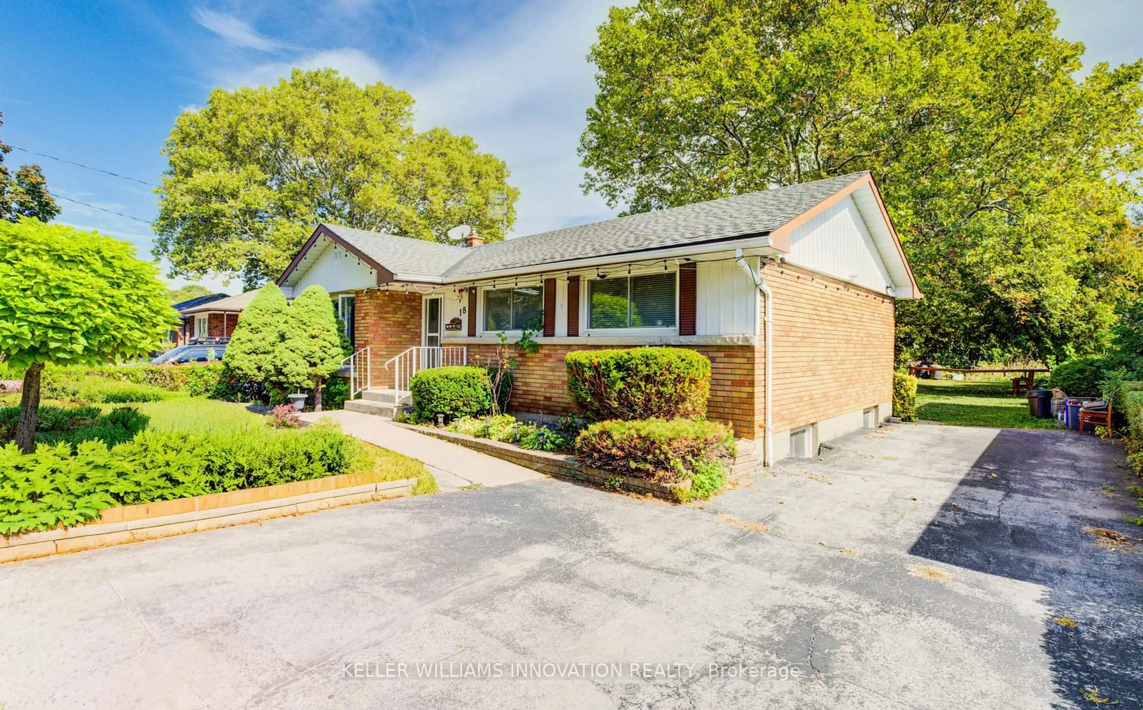 Home with brick exterior material, street for 18 EDINBURGH Dr, St. Catharines Ontario L2M 3H1