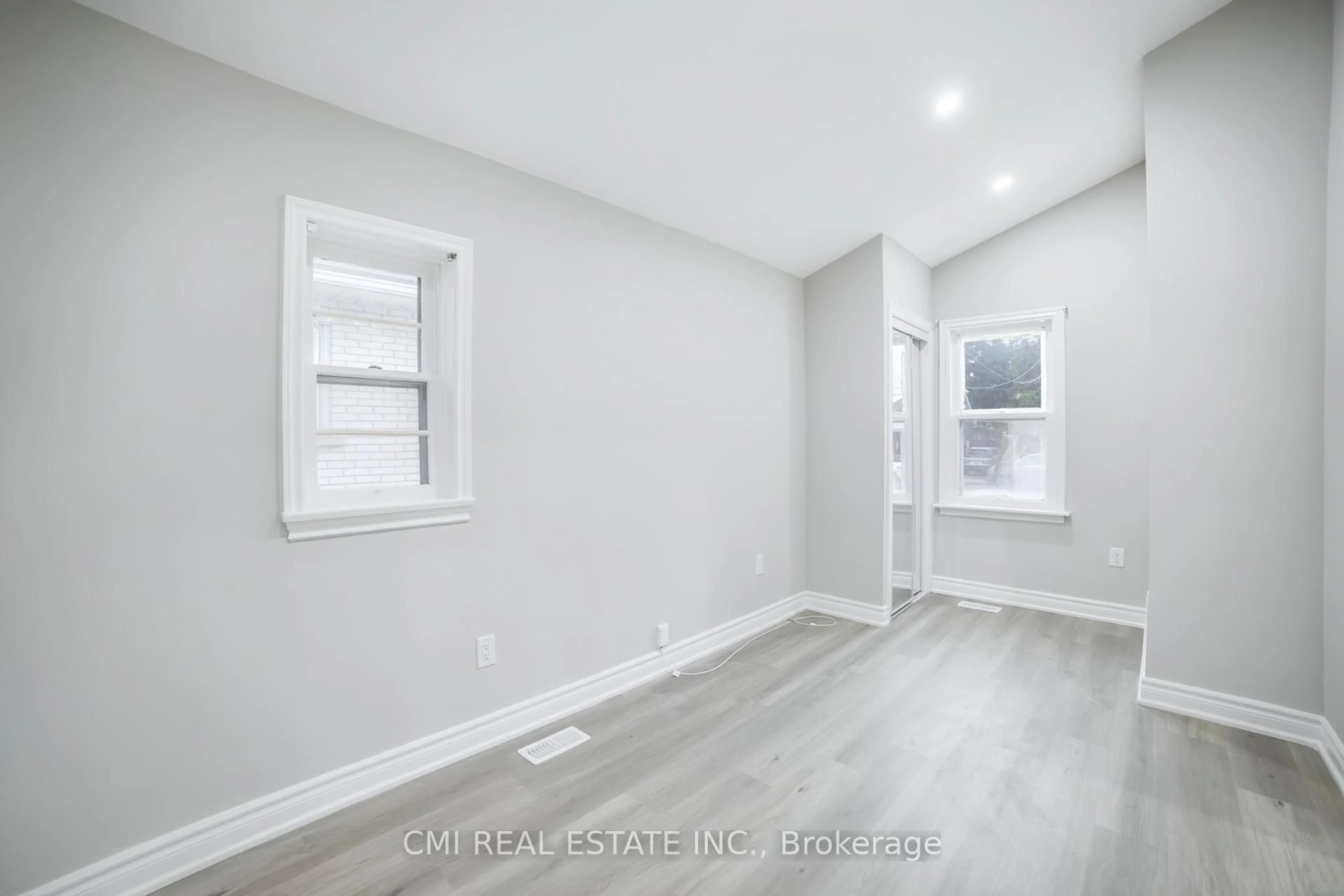 A pic of a room for 86 Adair Ave, Hamilton Ontario L8K 3S5