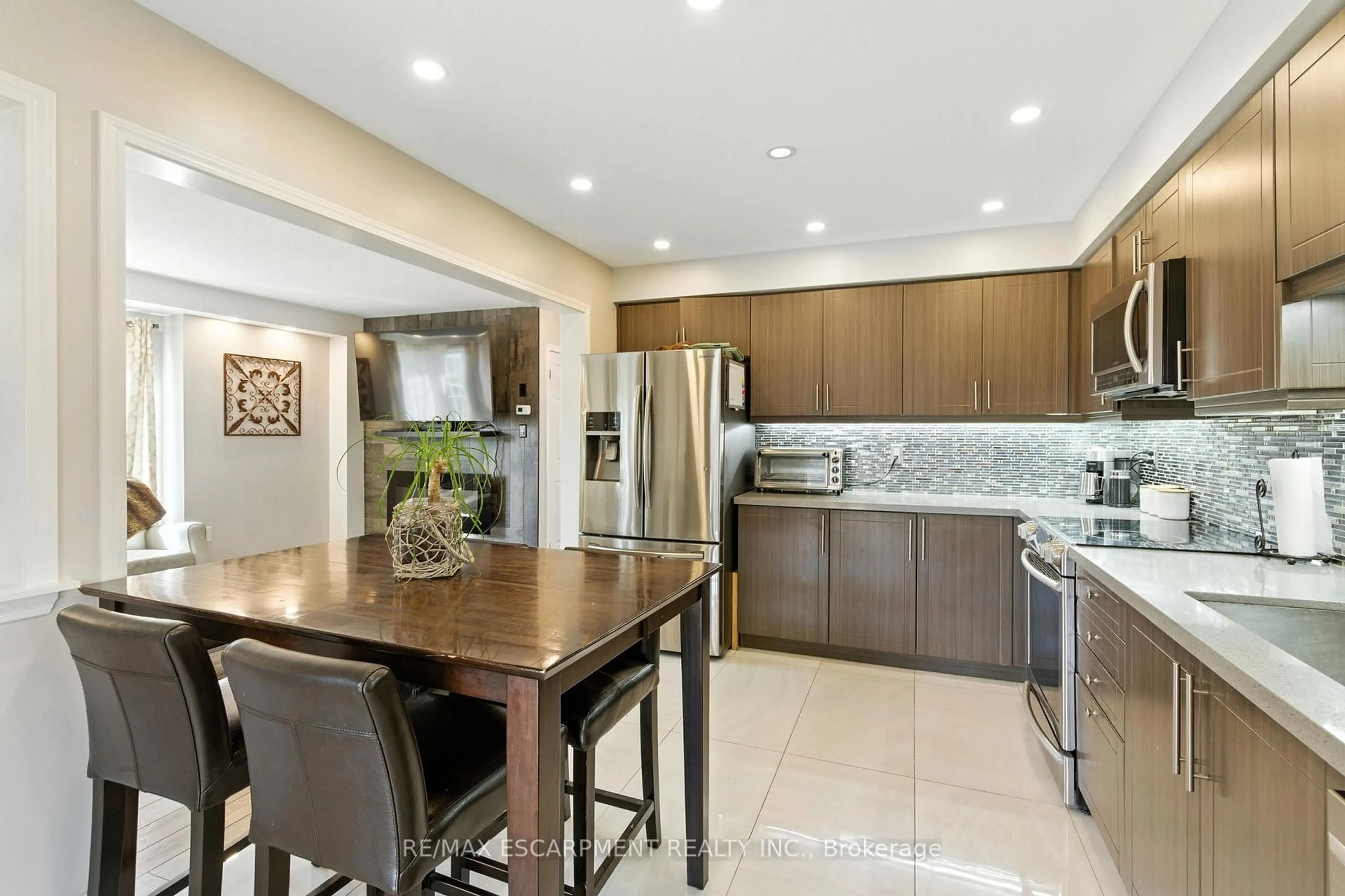 Open concept kitchen, ceramic/tile floor for 7764 Sycamore Dr, Niagara Falls Ontario L2H 0N6