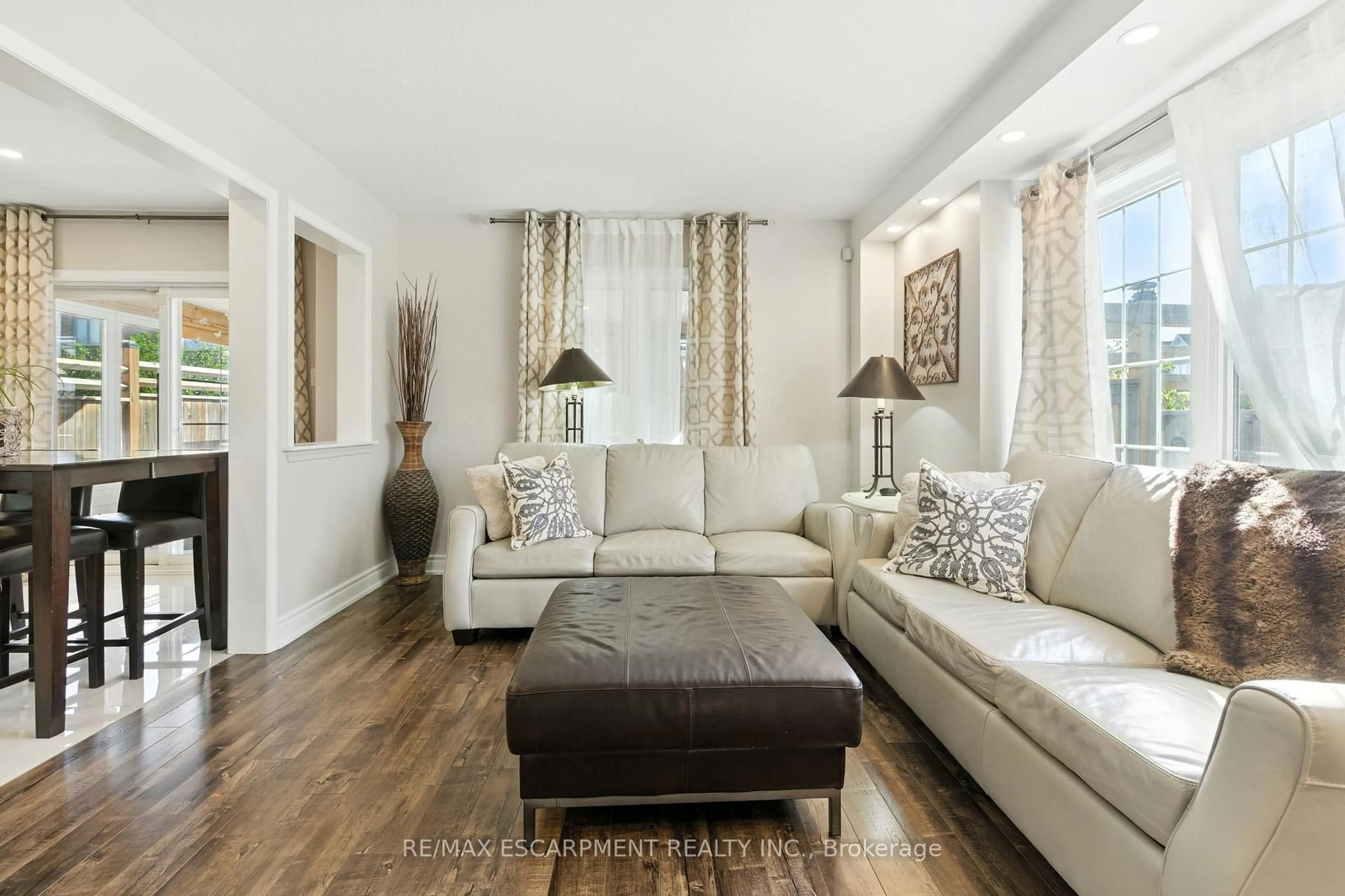 Living room with furniture, wood/laminate floor for 7764 Sycamore Dr, Niagara Falls Ontario L2H 0N6