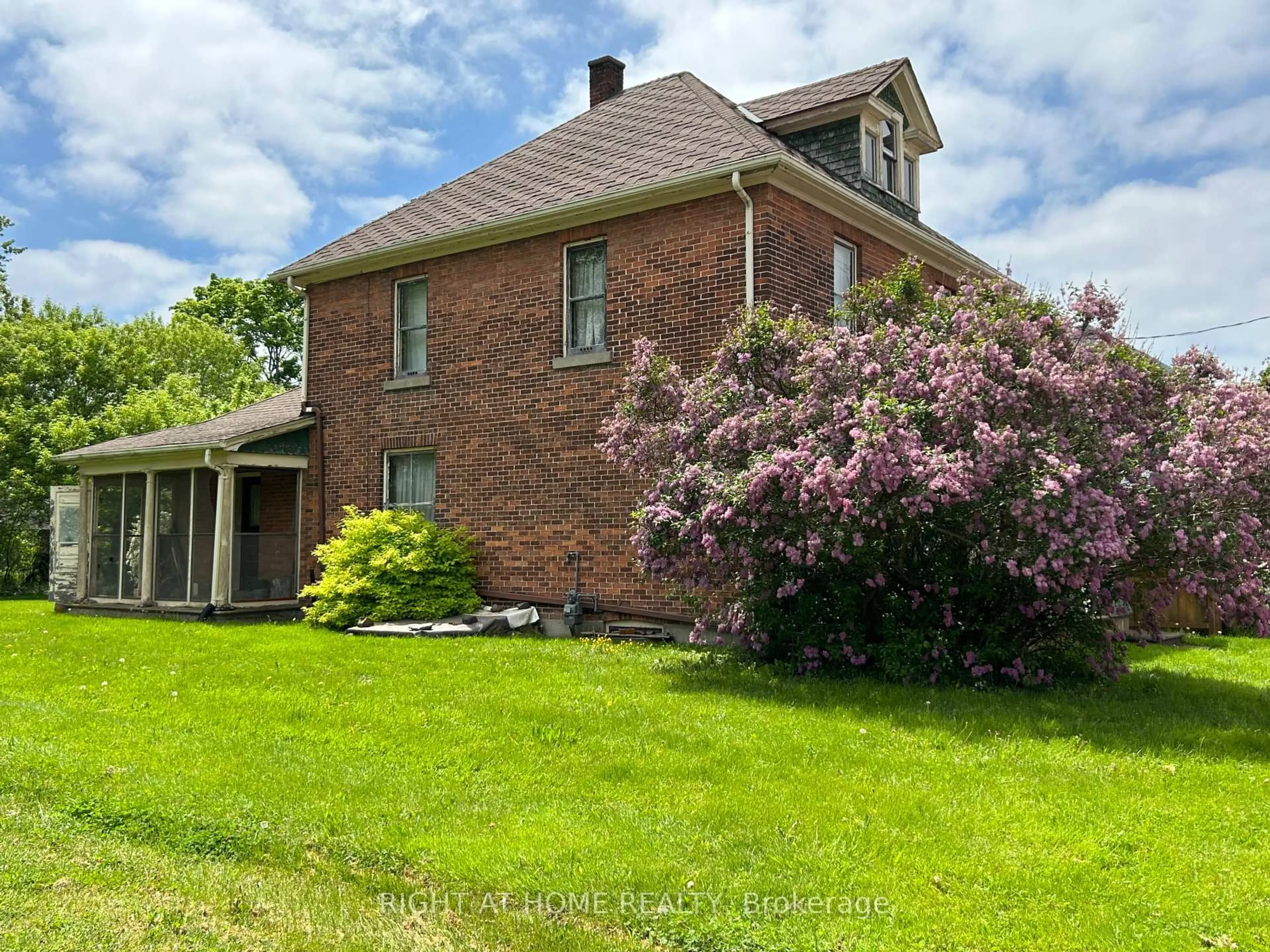 Home with brick exterior material, unknown for 58 Neff St, Port Colborne Ontario L3K 3T1