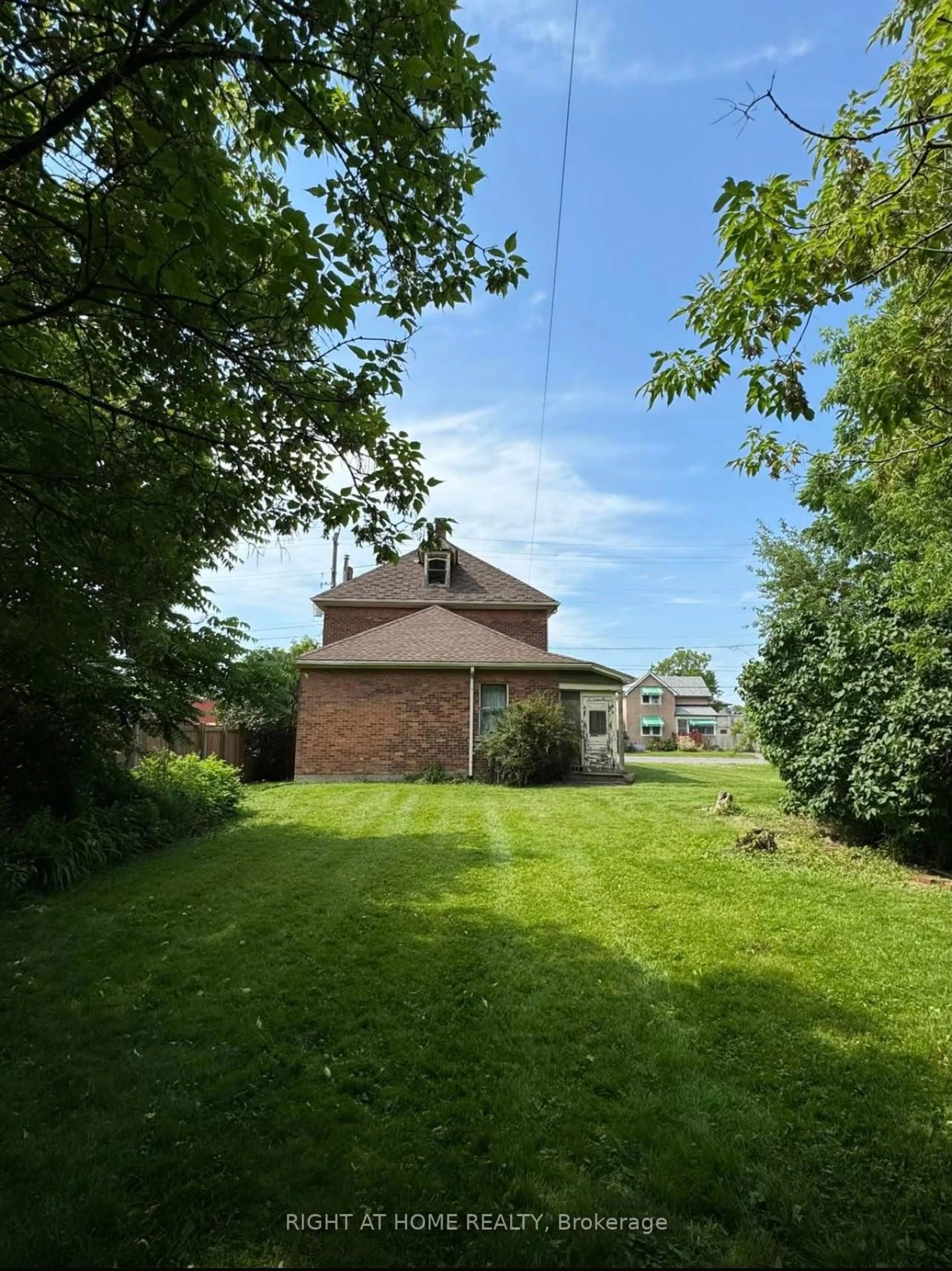 A pic from outside/outdoor area/front of a property/back of a property/a pic from drone, unknown for 58 Neff St, Port Colborne Ontario L3K 3T1