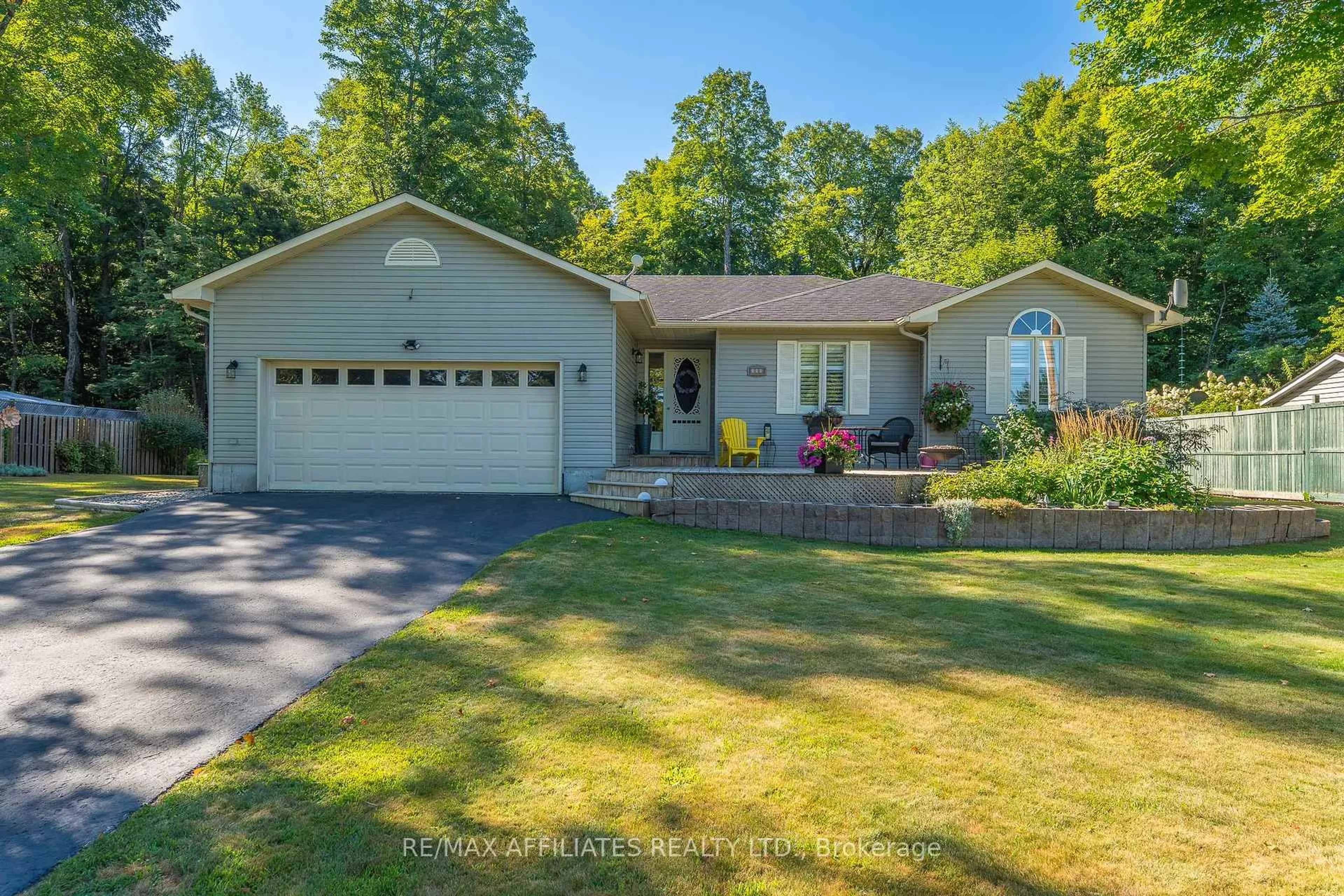 Home with vinyl exterior material, water/lake/river/ocean view for 355 Riverwood Dr, Ottawa Ontario K0A 3M0