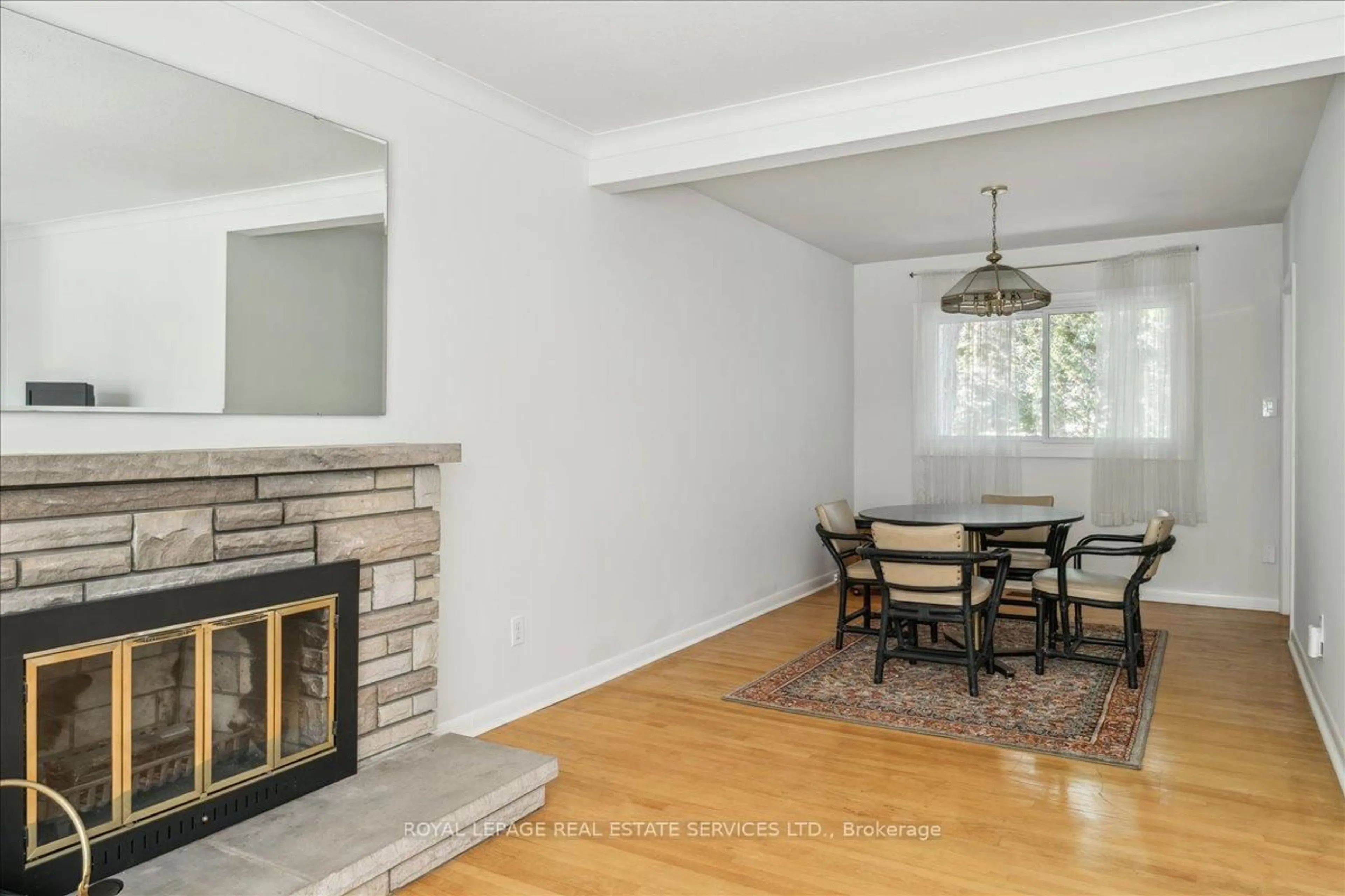 Living room with furniture, unknown for 25 Regency Rd, London North Ontario N6H 4A7