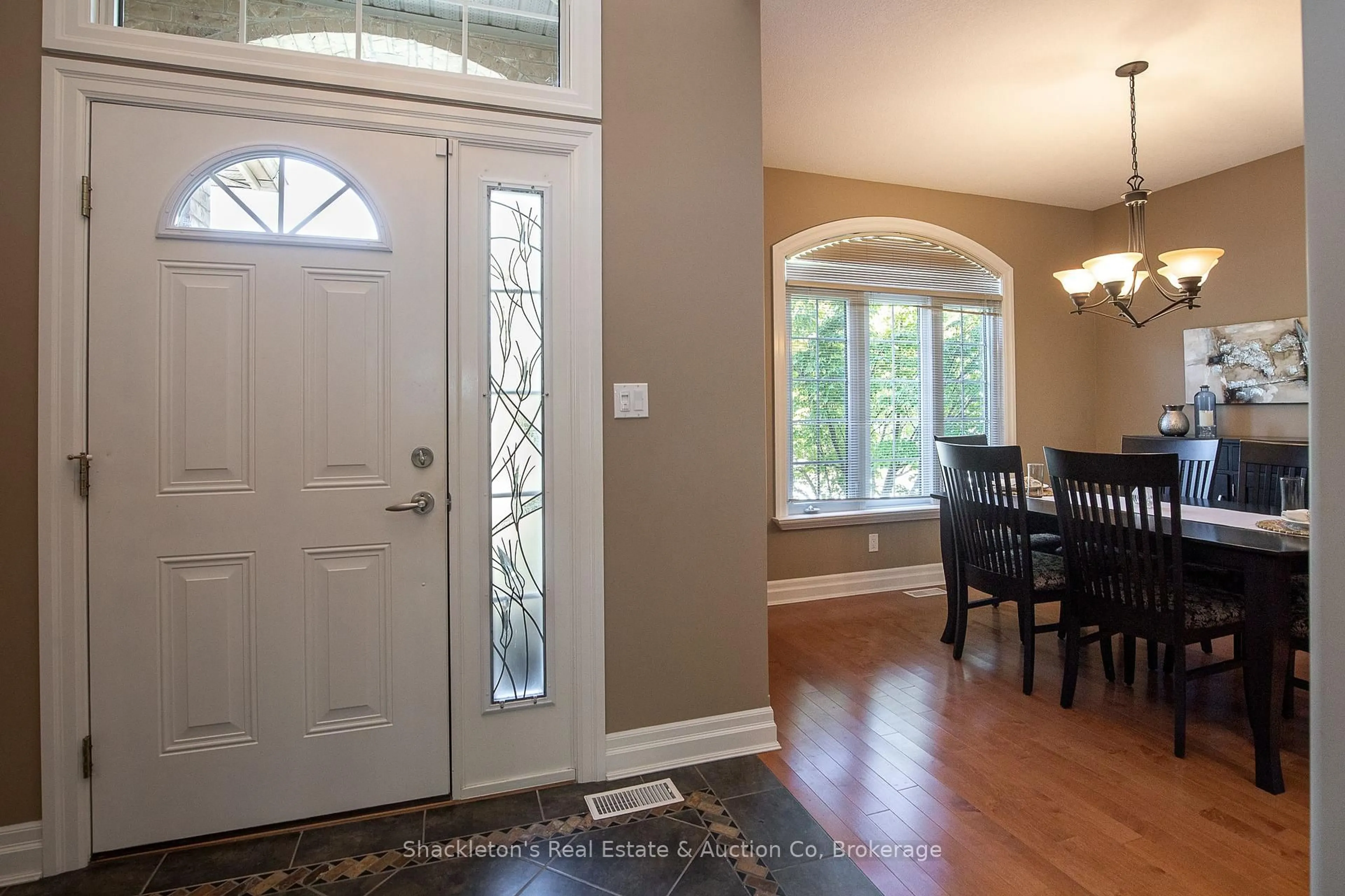 Indoor entryway for 41 North Pointe Dr #30, Stratford Ontario N5A 8C3