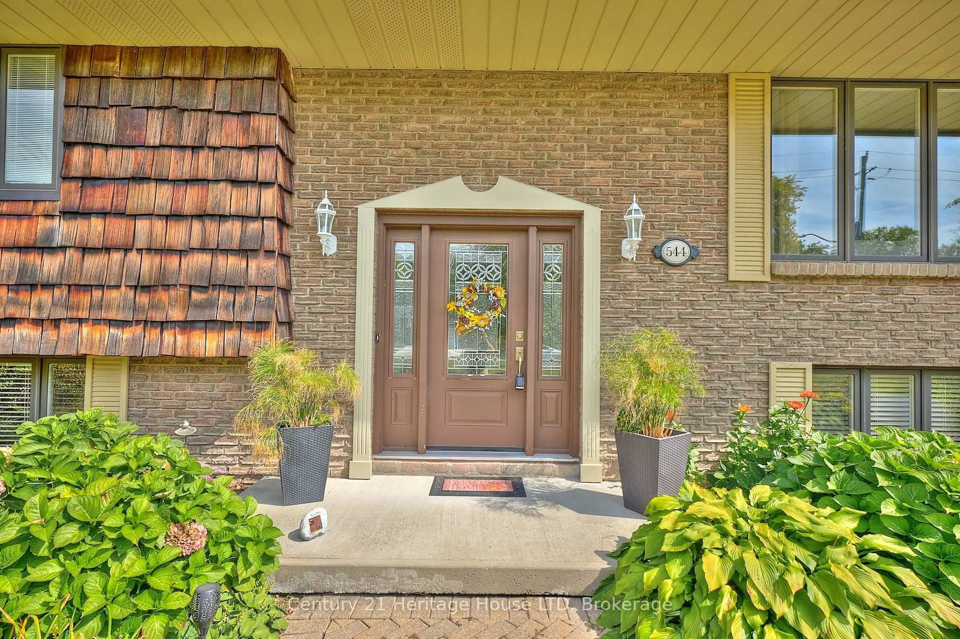 Indoor entryway for 544 Rose Hill Rd, Fort Erie Ontario L2A 5M4