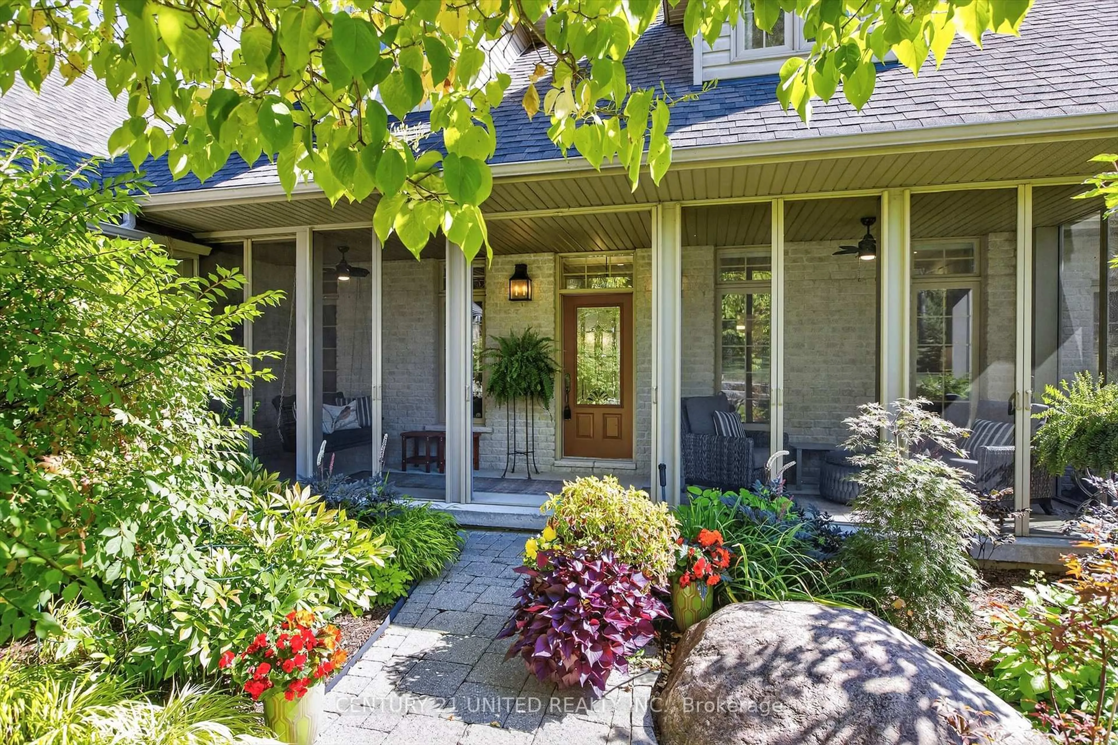 Indoor entryway for 9 Maplehill Dr, Cavan Monaghan Ontario K9J 0E5