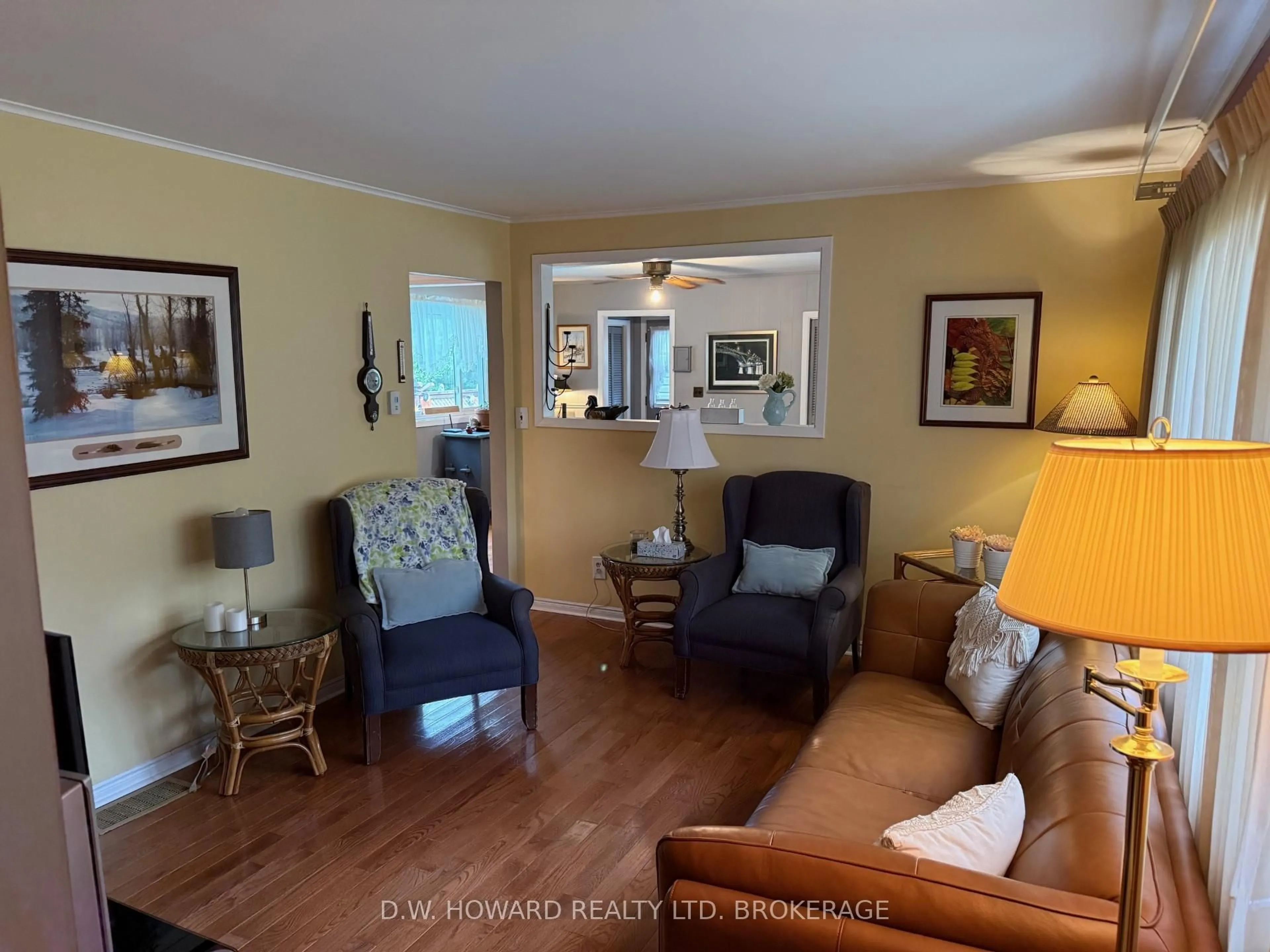 Living room with furniture, unknown for 671 Parkdale Ave, Fort Erie Ontario L2A 5B5