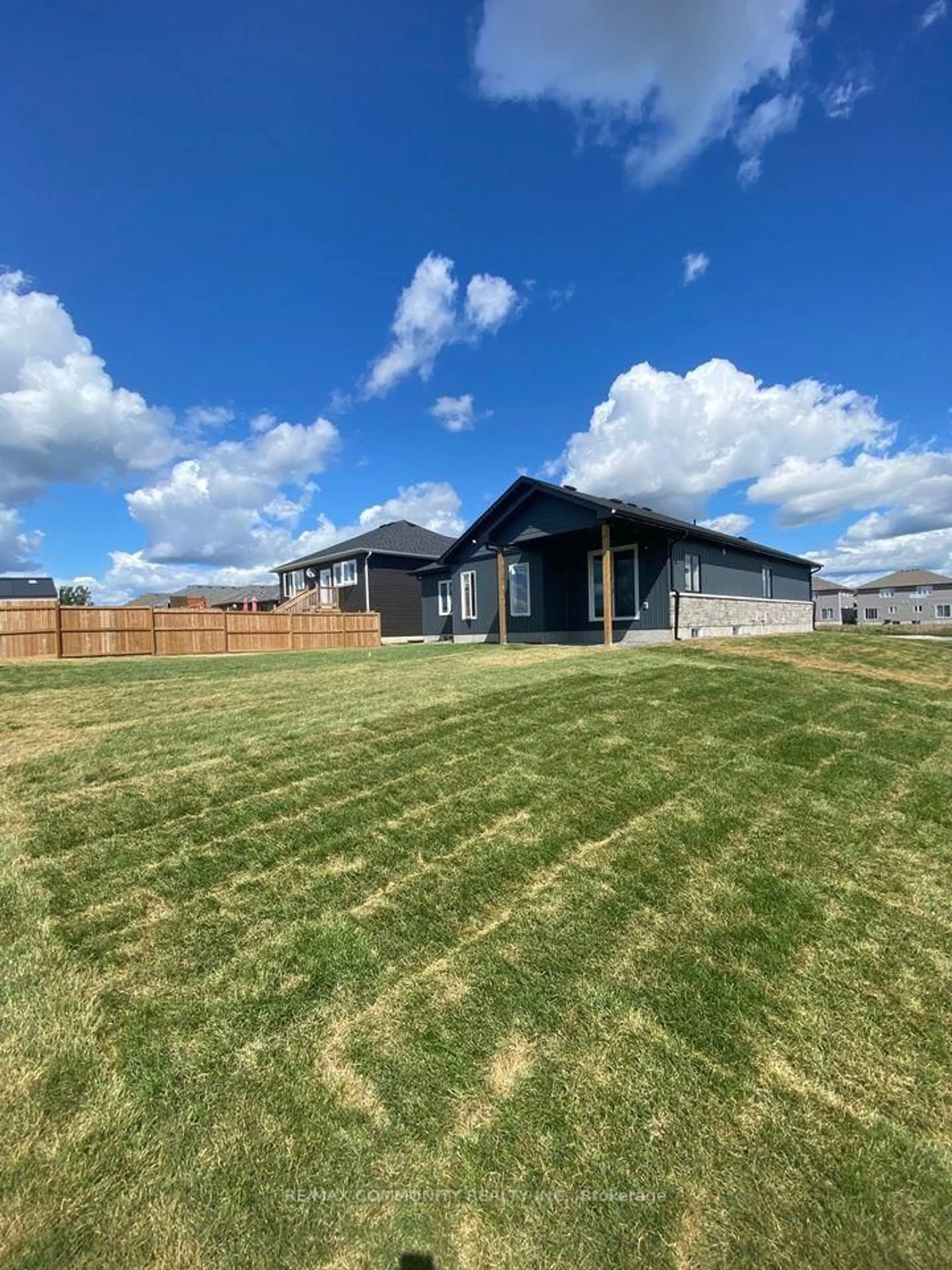 A pic from outside/outdoor area/front of a property/back of a property/a pic from drone, building for 52 Potter Dr, Bissett Creek Ontario K0H 2H0