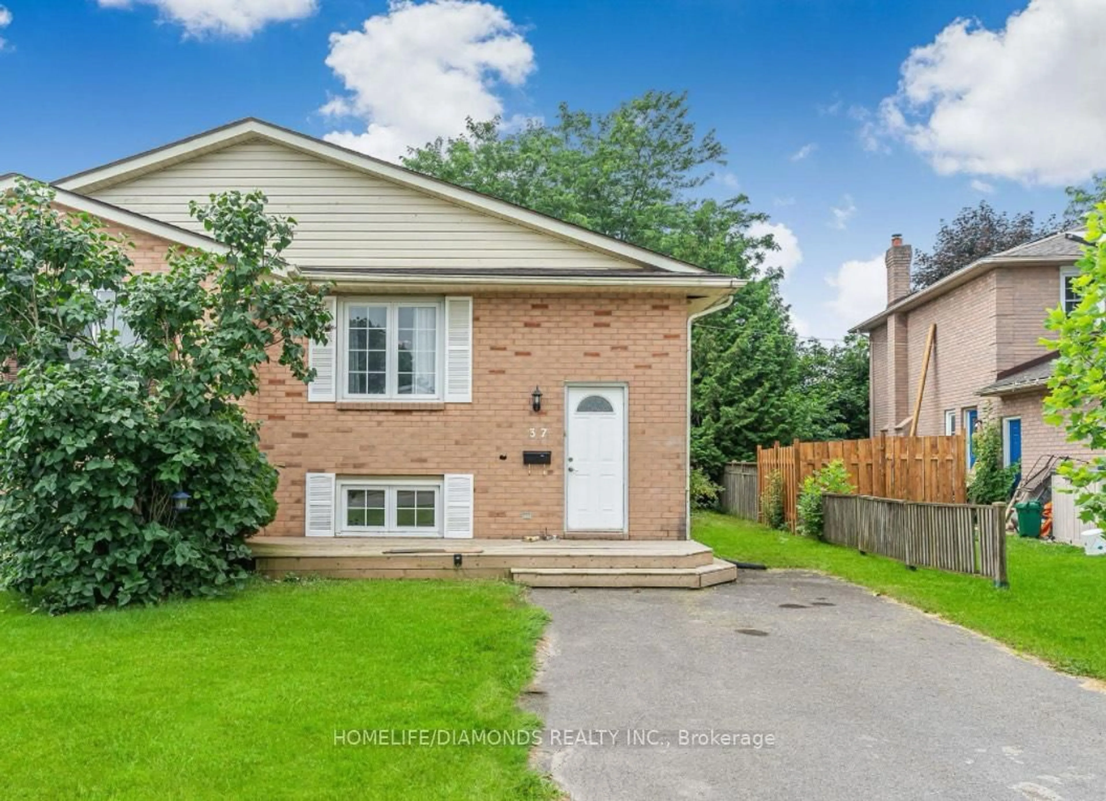 Home with brick exterior material, street for 37 Briarsdale Cres, Welland Ontario L3C 6S8