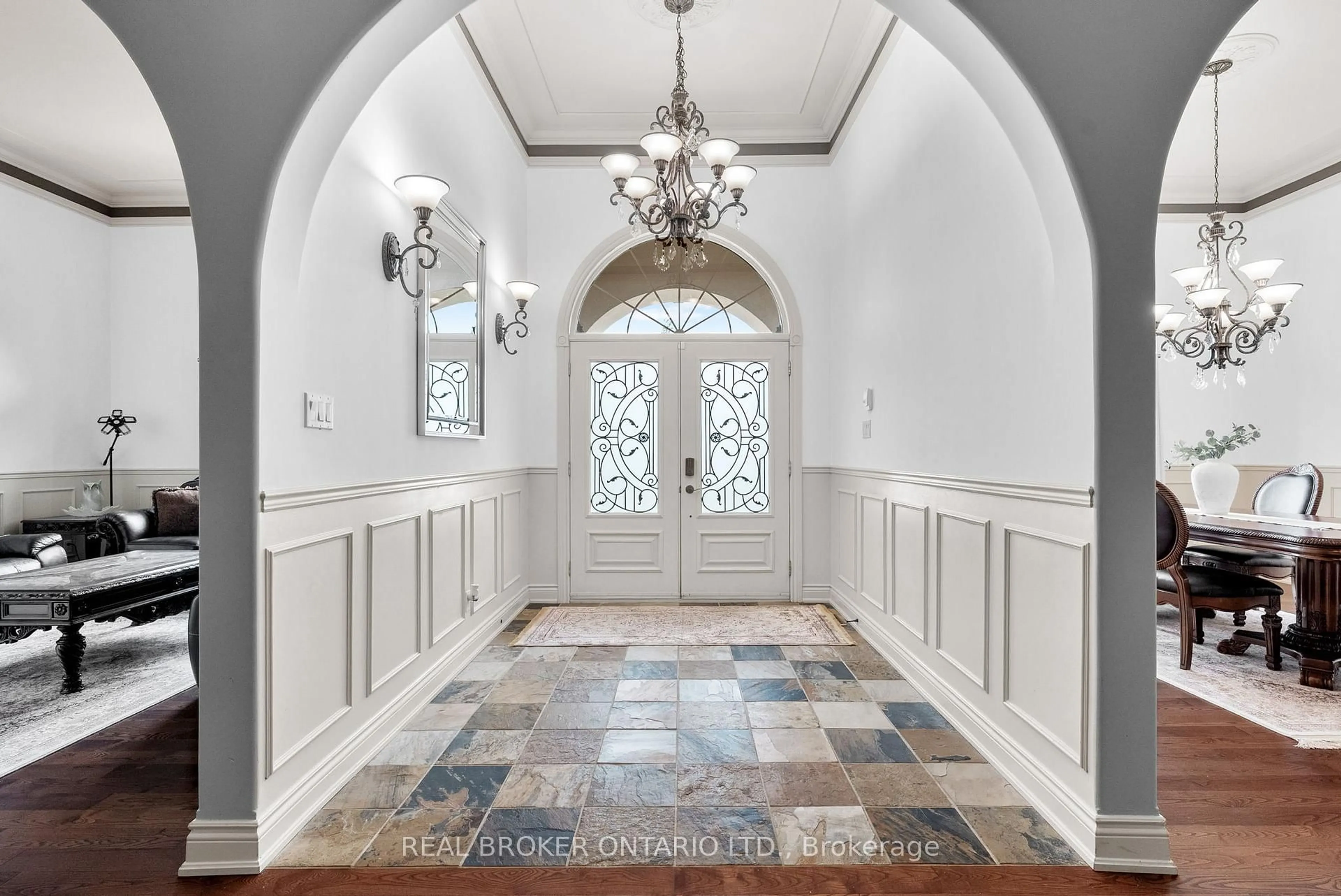 Indoor entryway for 525 Tullamore St, Ottawa Ontario K1X 0A2