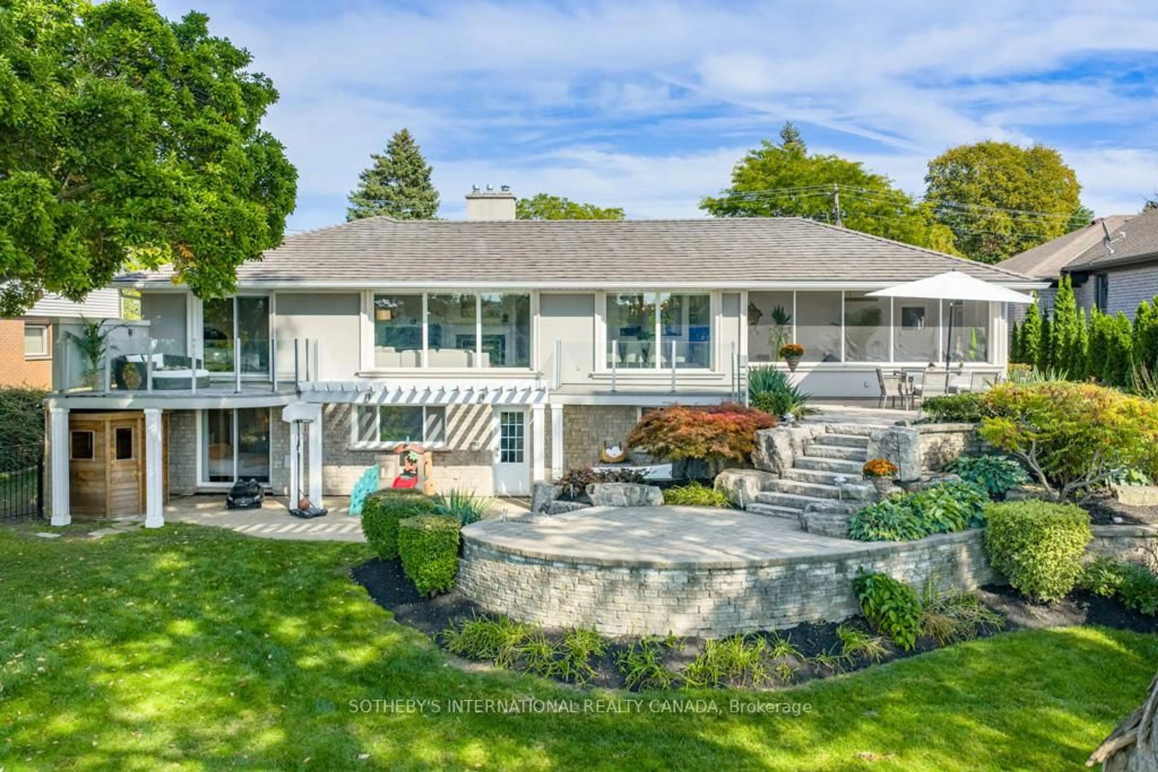 A pic from outside/outdoor area/front of a property/back of a property/a pic from drone, water/lake/river/ocean view for 244 Brookview Crt, Hamilton Ontario L9G 1J8