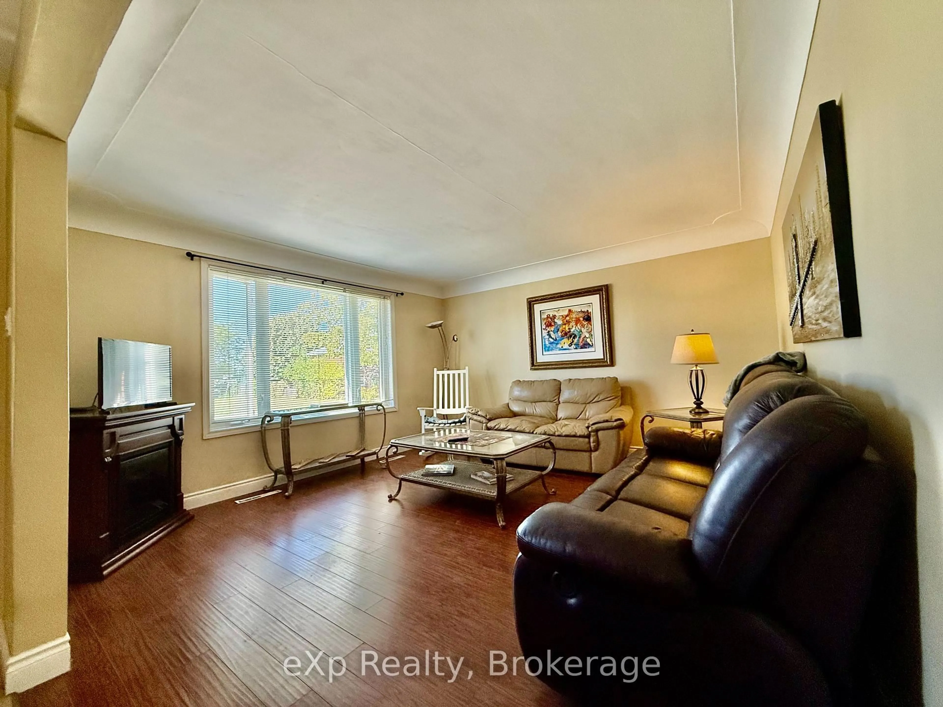 Living room with furniture, unknown for 152 Kehl St, Kitchener Ontario N2M 3V2