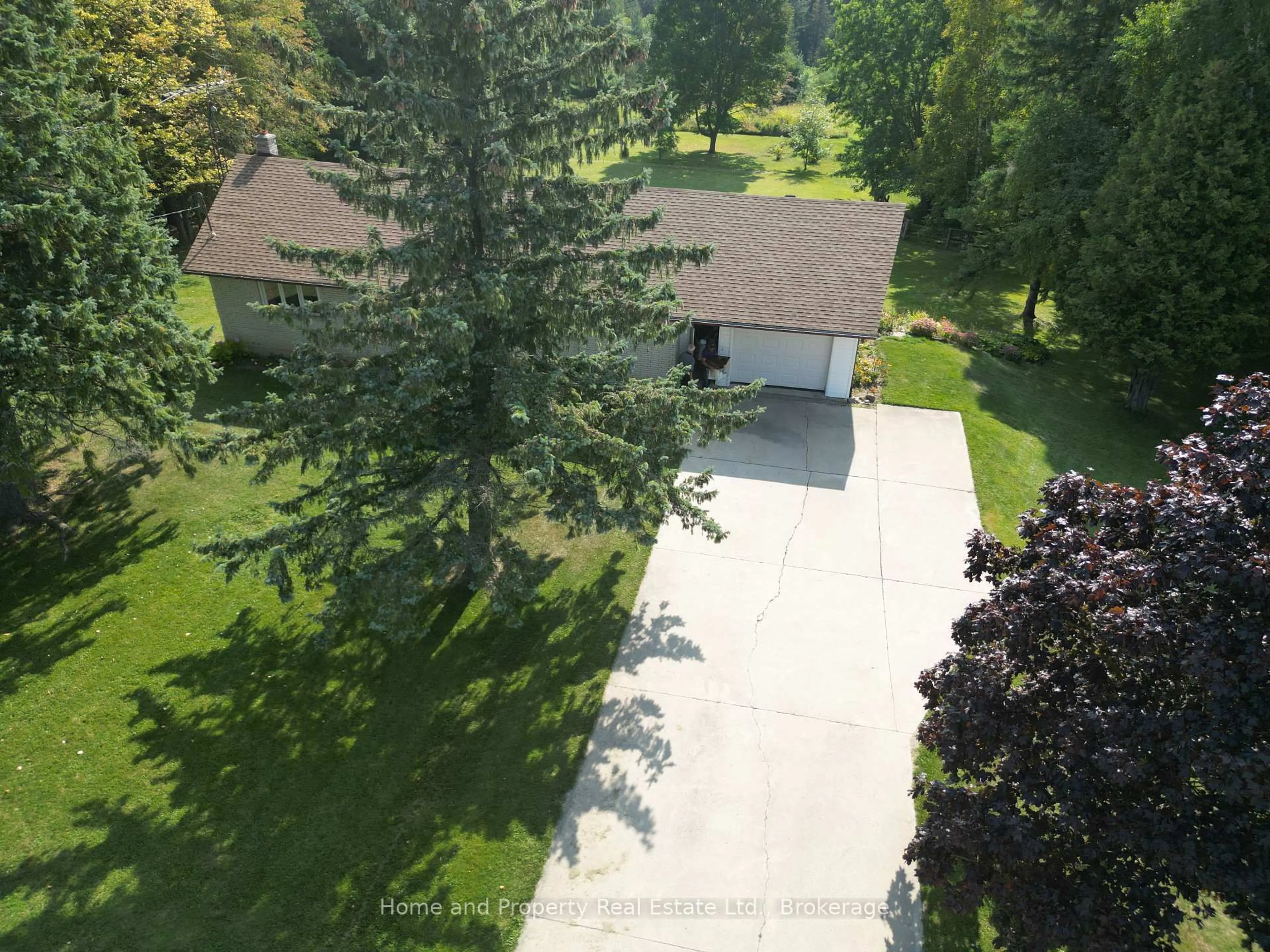 A pic from outside/outdoor area/front of a property/back of a property/a pic from drone, unknown for 7321 Wellington Rd 11, Mapleton Ontario N0G 1P0