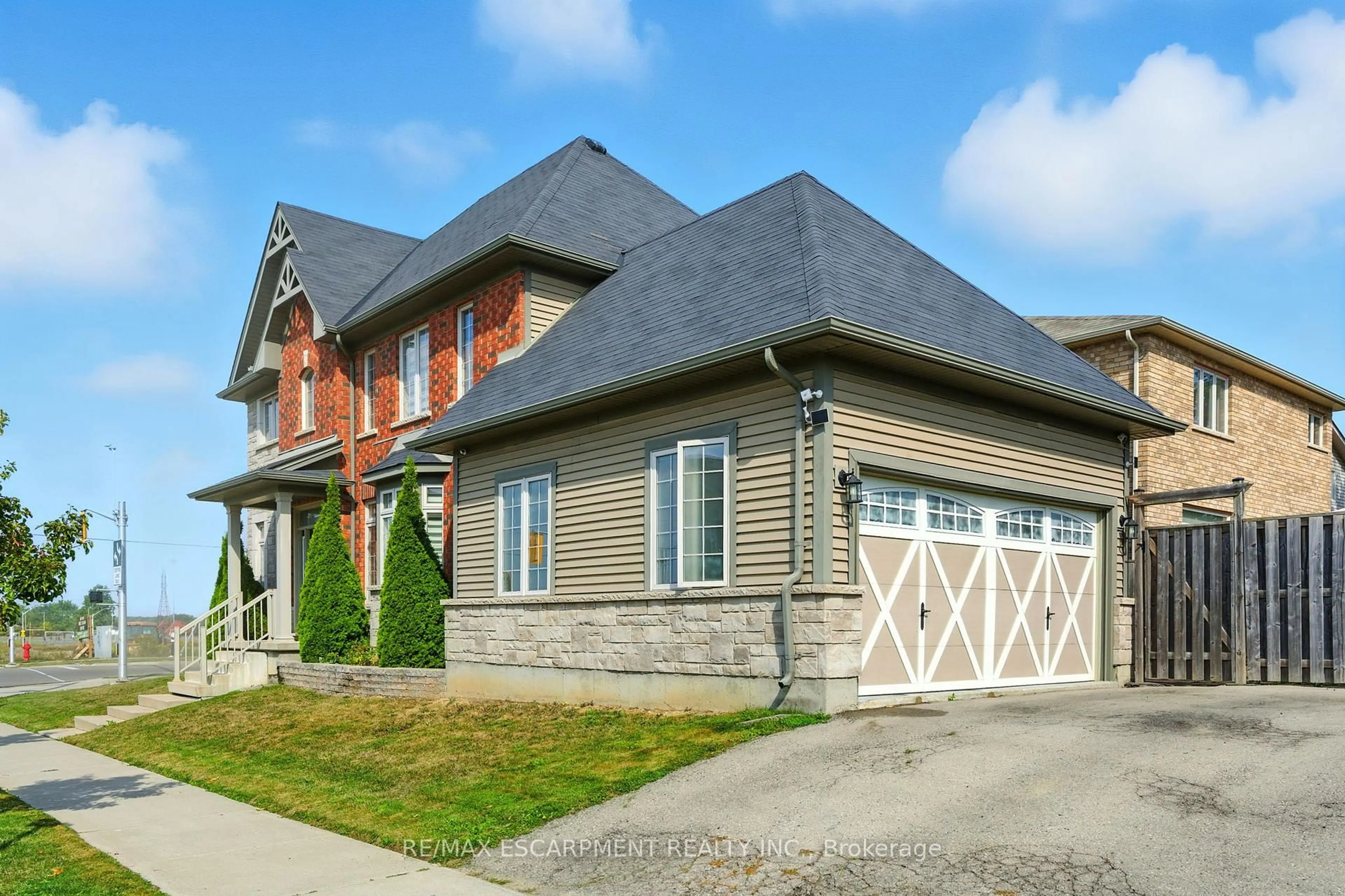 Home with brick exterior material, street for 1533 Upper Sherman Ave, Hamilton Ontario L8W 0B9