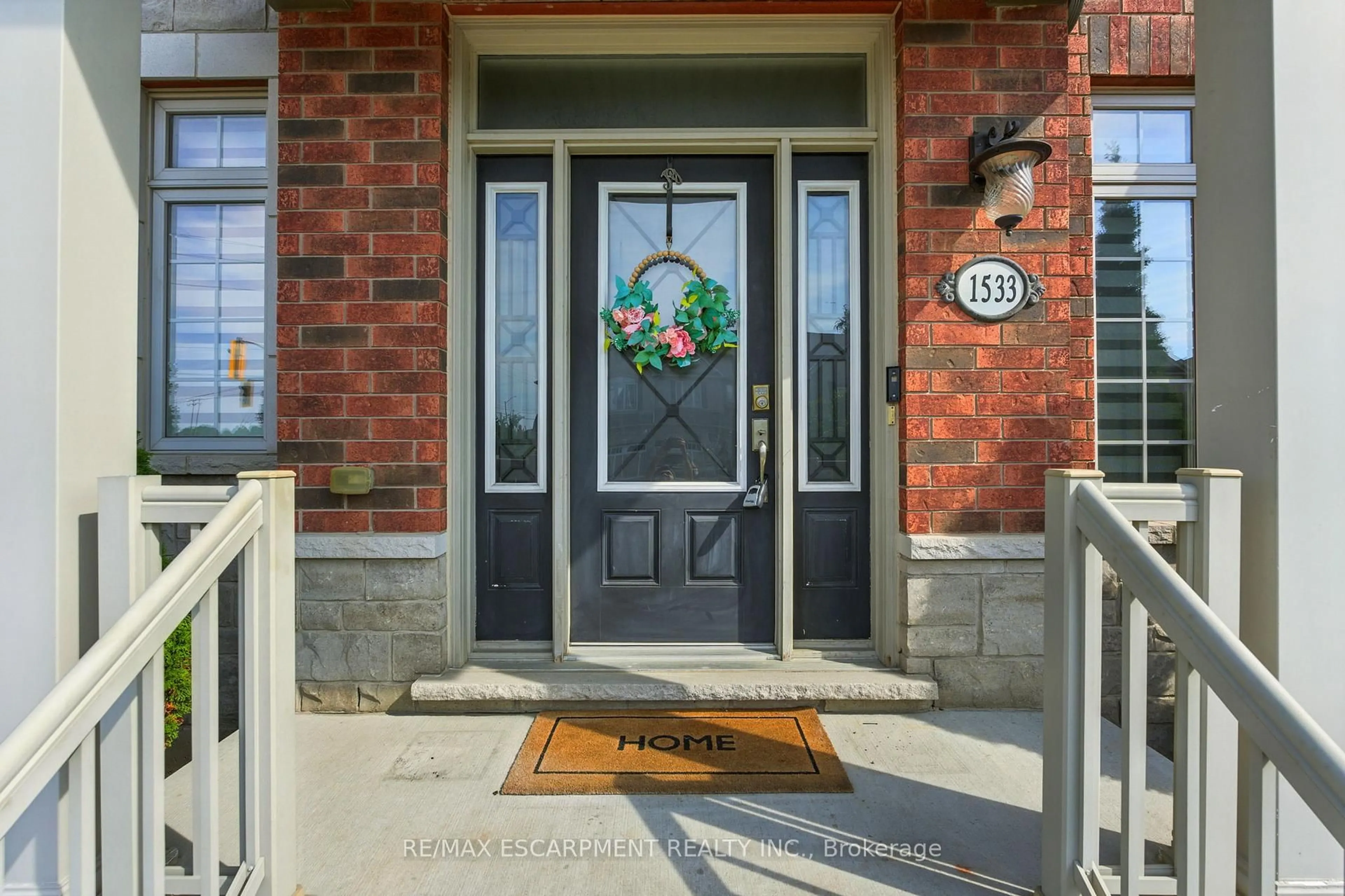Indoor entryway for 1533 Upper Sherman Ave, Hamilton Ontario L8W 0B9