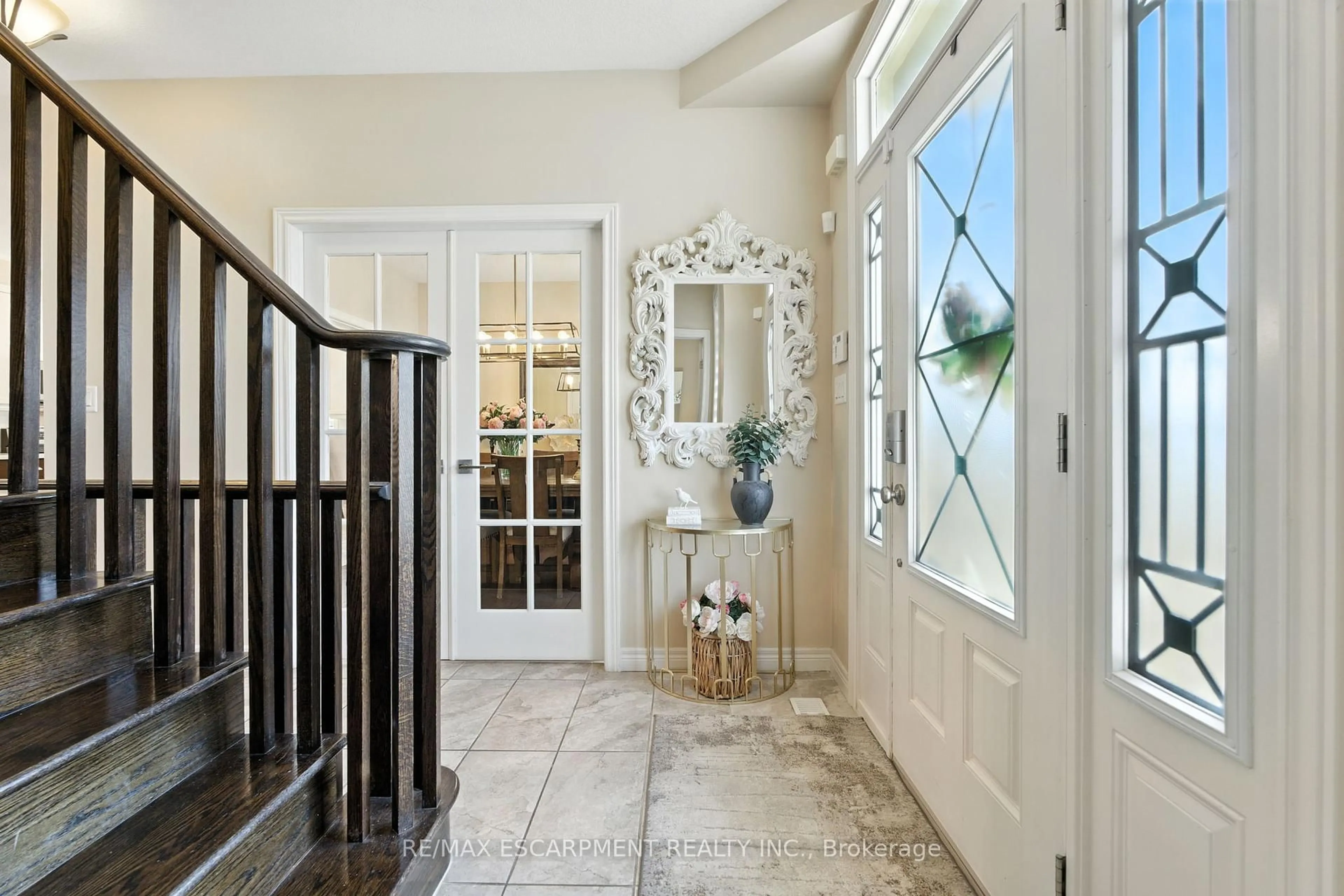 Indoor entryway for 1533 Upper Sherman Ave, Hamilton Ontario L8W 0B9