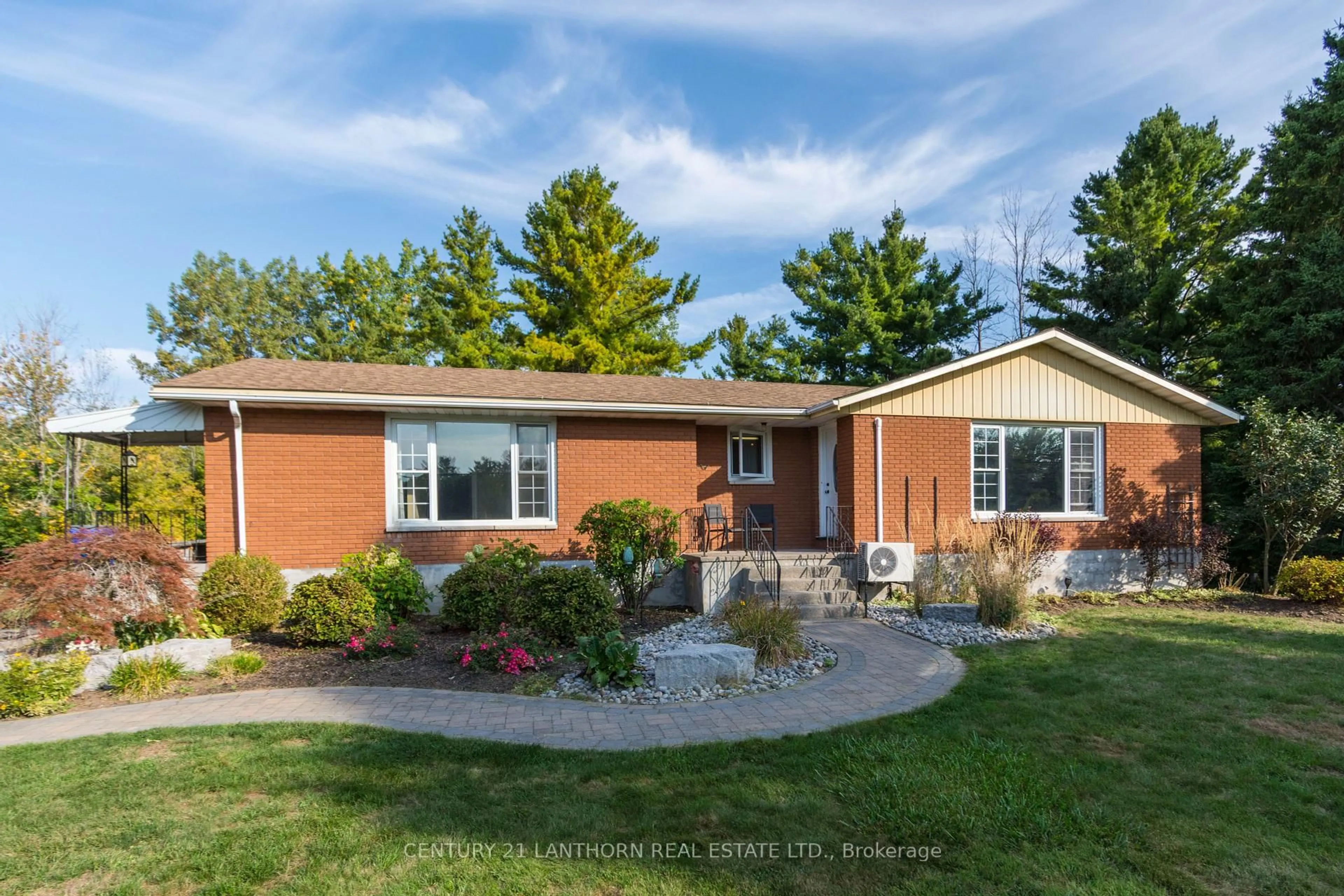 Home with vinyl exterior material, street for 320 SMITH St, Brighton Ontario K0K 1H0