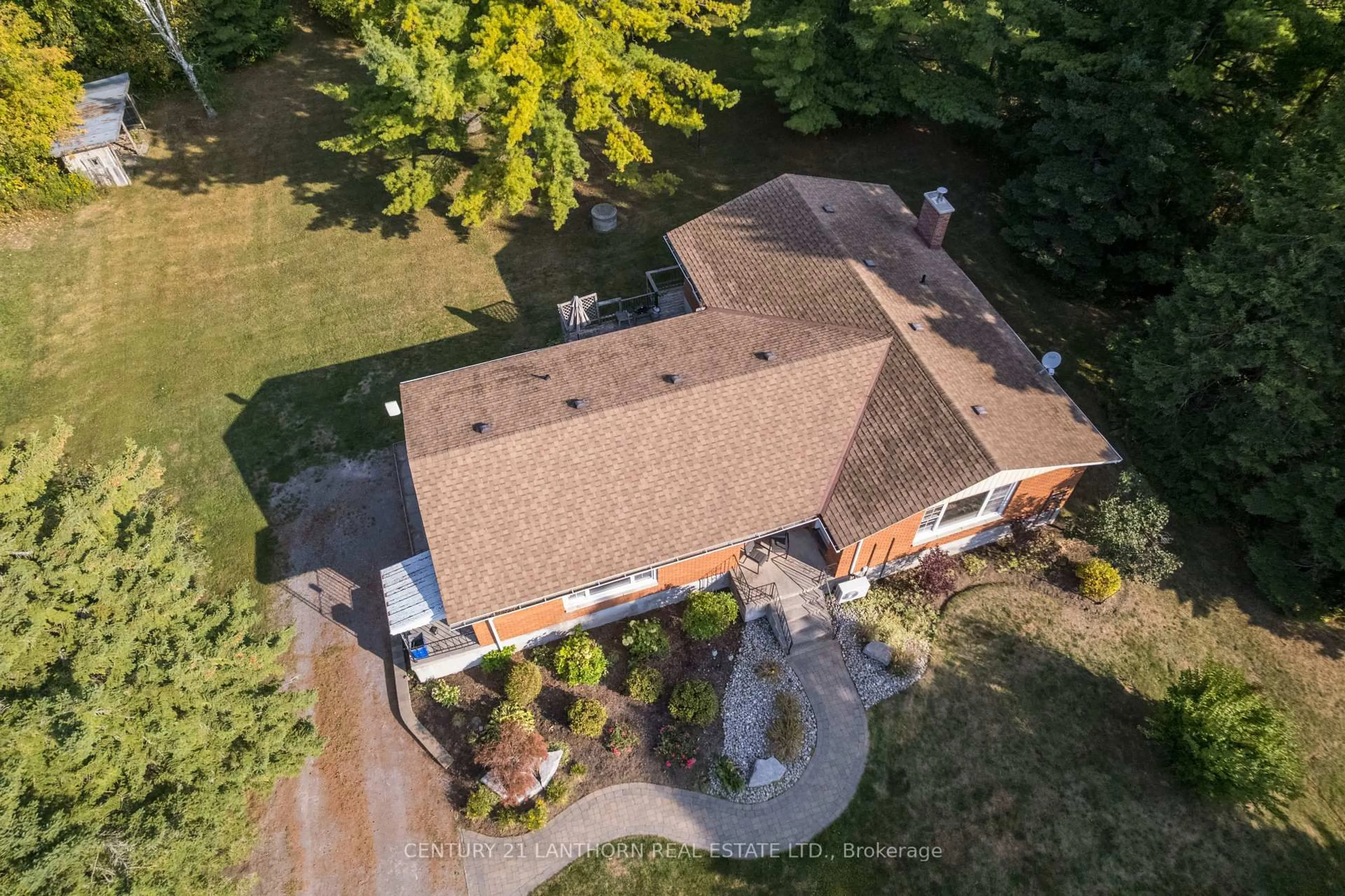 A pic from outside/outdoor area/front of a property/back of a property/a pic from drone, unknown for 320 SMITH St, Brighton Ontario K0K 1H0