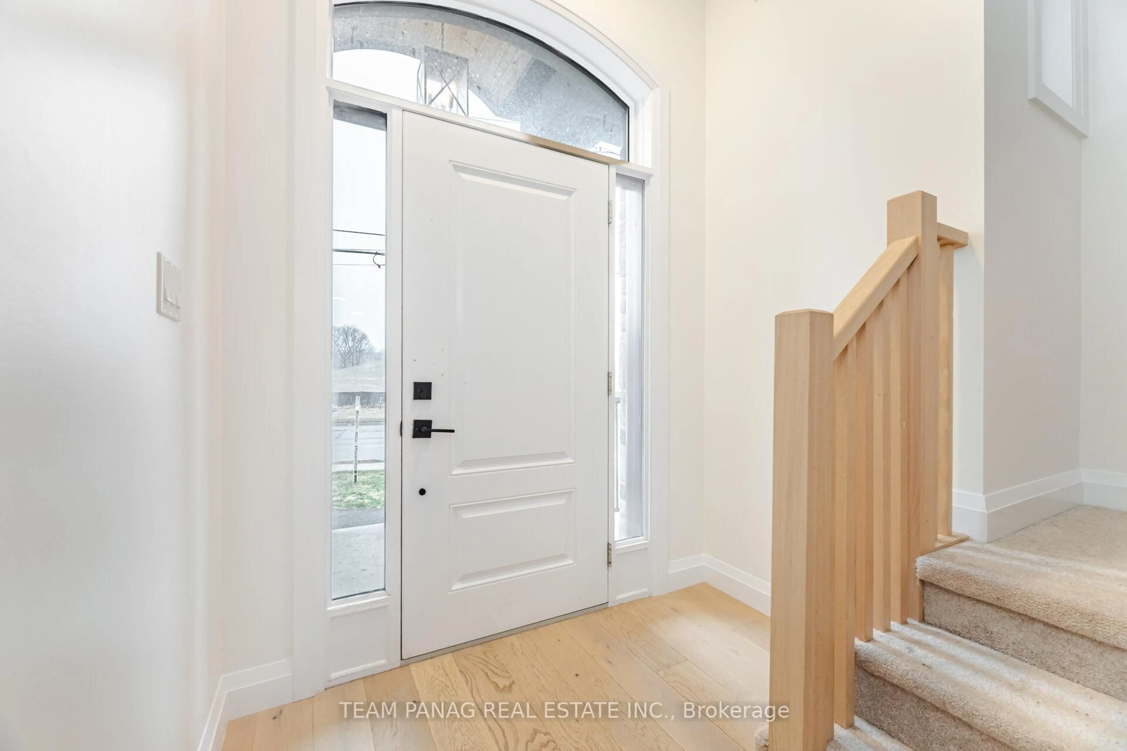 Indoor entryway for 236 Mount Pleasant St, Brantford Ontario N3T 1V1