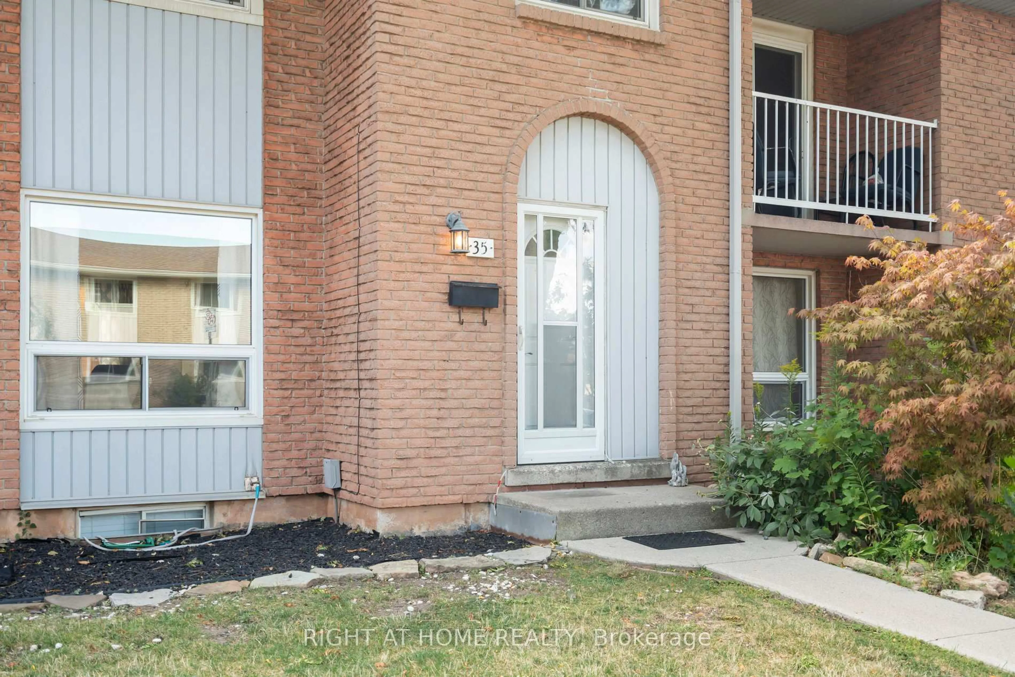 Unknown for 151 Gateshead Cres #35, Hamilton Ontario L8G 3W1