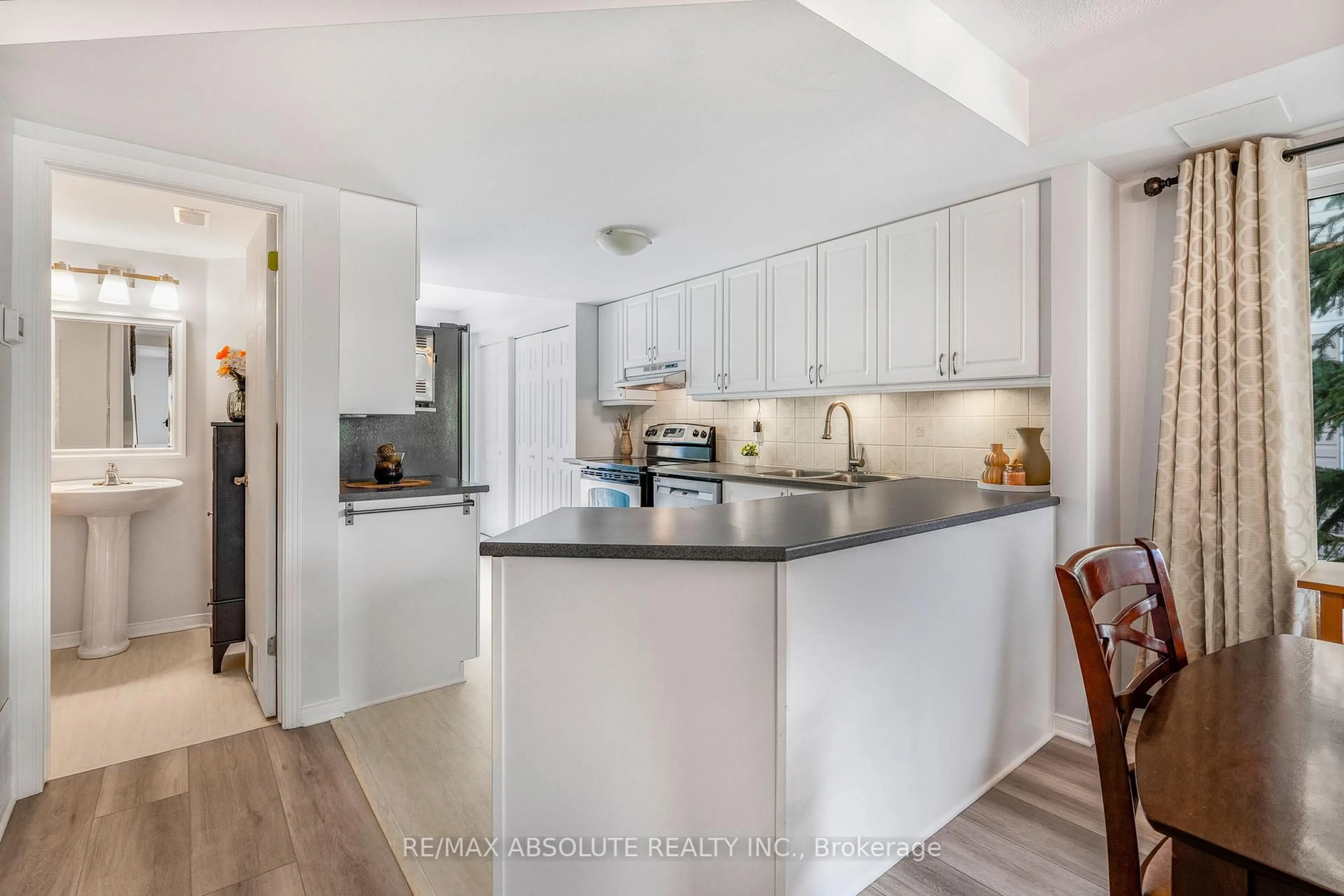Open concept kitchen, unknown for 32 Bonfield Private, Ottawa Ontario K4A 5E4