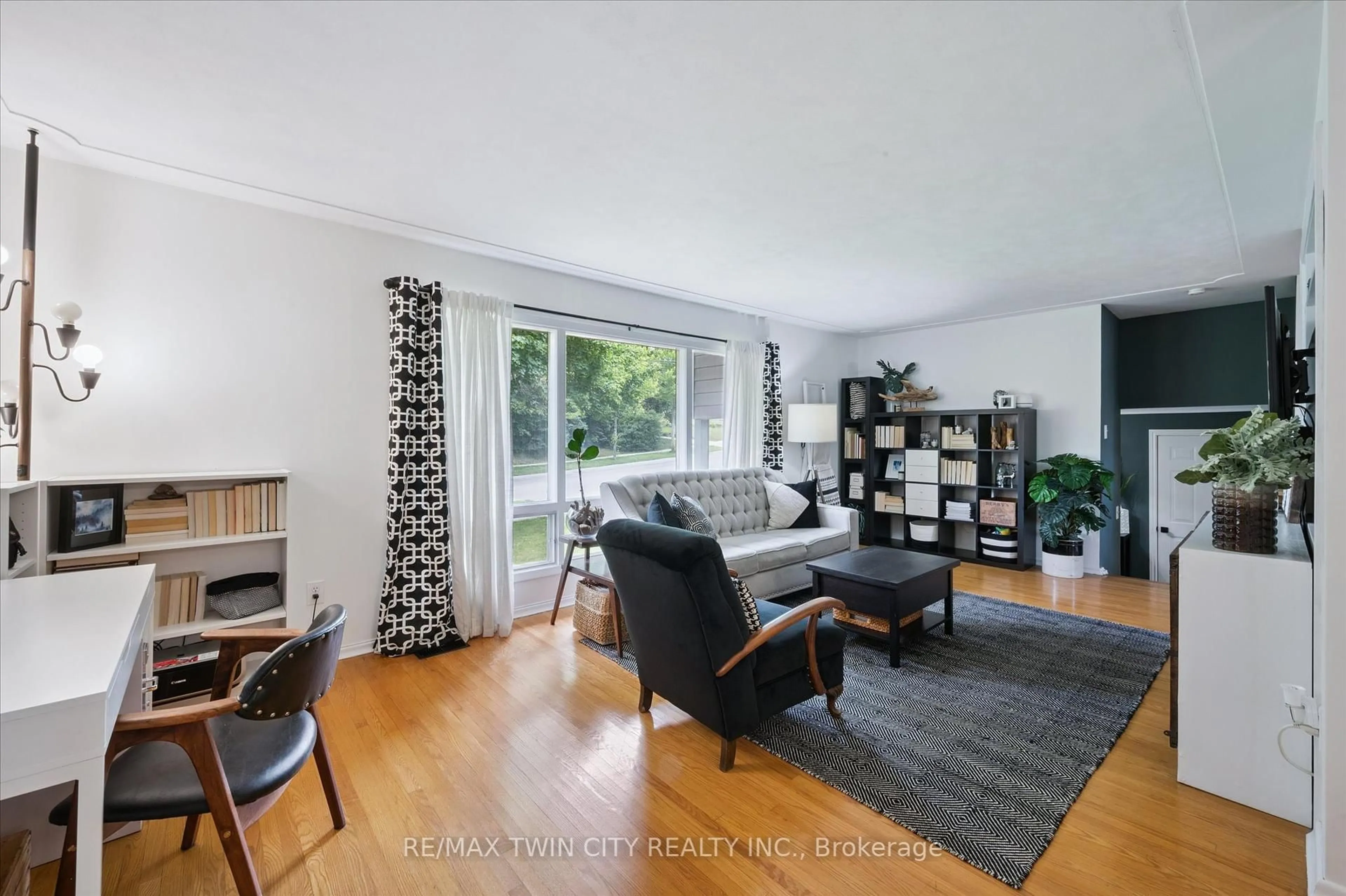 Living room with furniture, wood/laminate floor for 321 Dixon St, Kitchener Ontario N2G 3G1